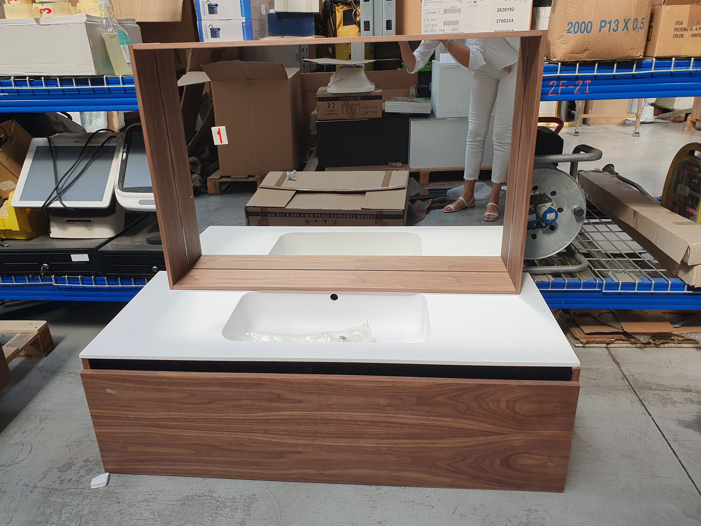 Mobile bagno sospeso rovere scuro **piccola sbeccatura con specchio