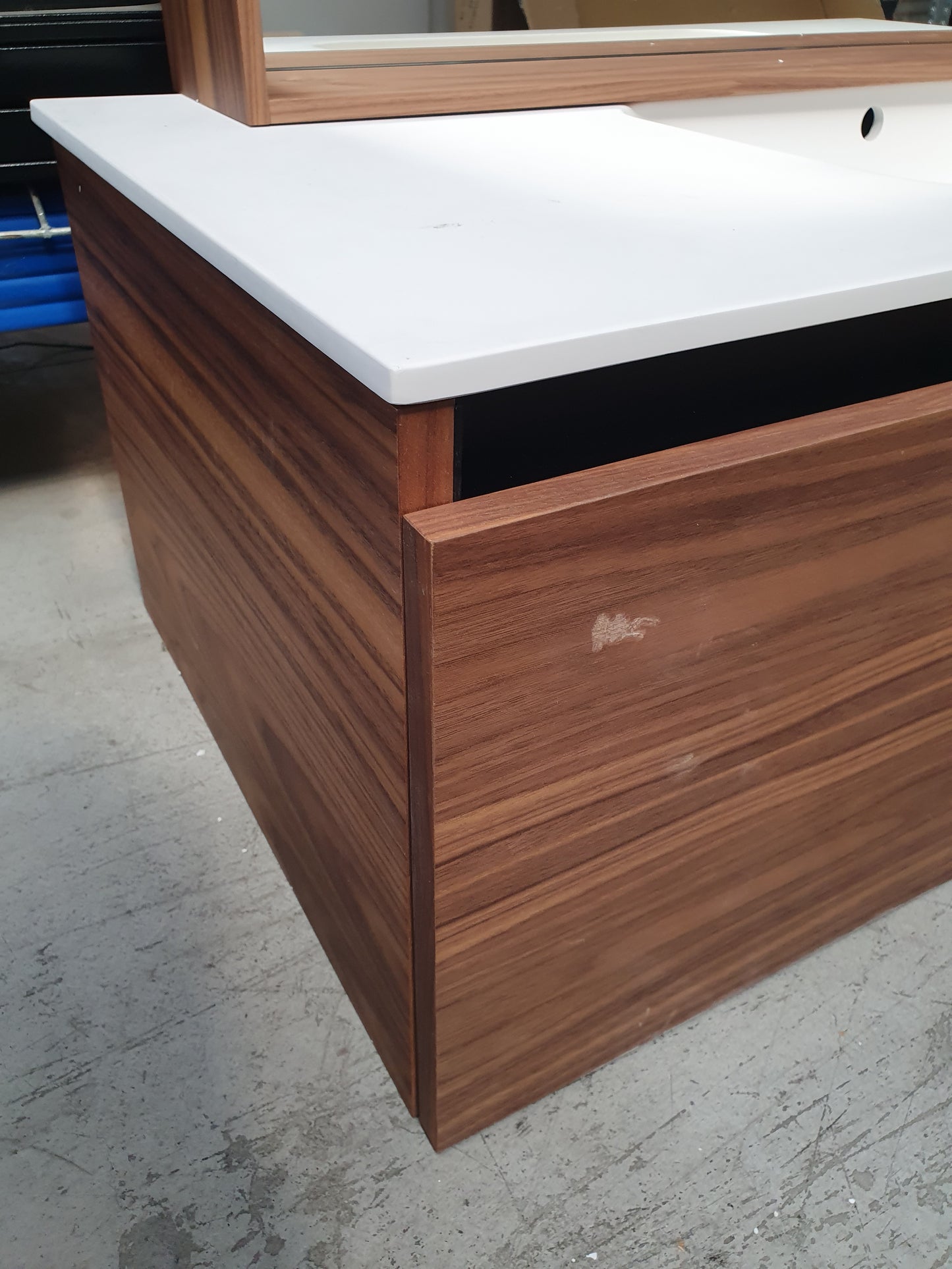 Mobile bagno sospeso rovere scuro **piccola sbeccatura con specchio