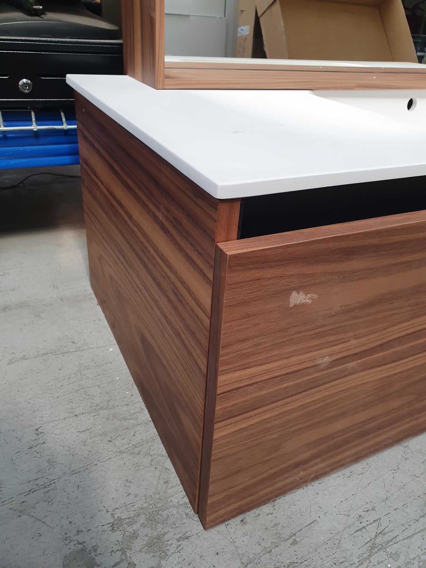 Mobile bagno sospeso rovere scuro **piccola sbeccatura con specchio