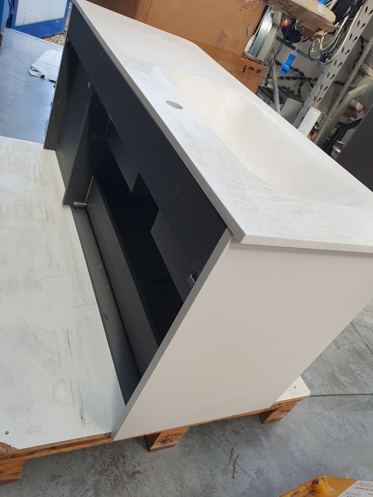 Mobile bagno sospeso bianco