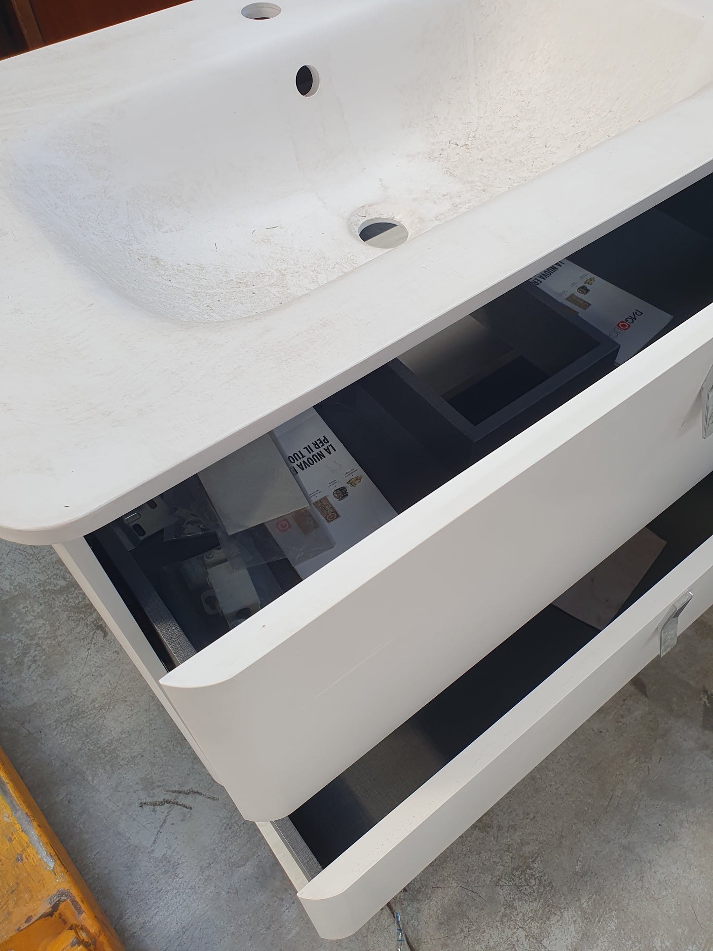 Mobile bagno sospeso bianco