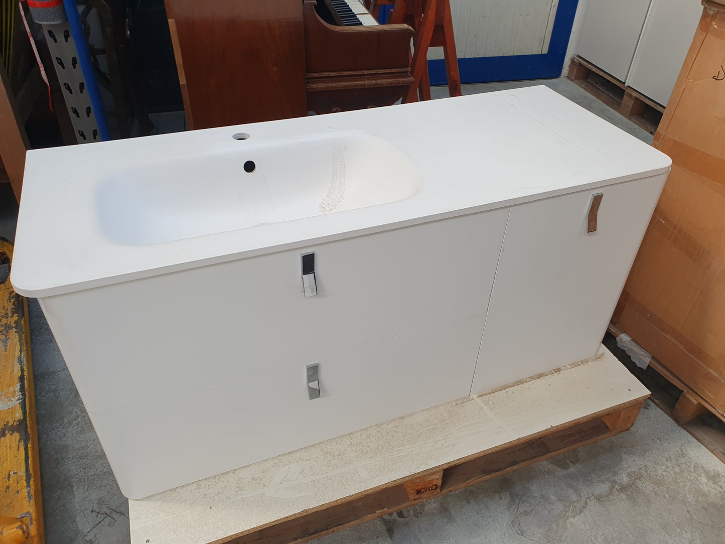 Mobile bagno sospeso bianco