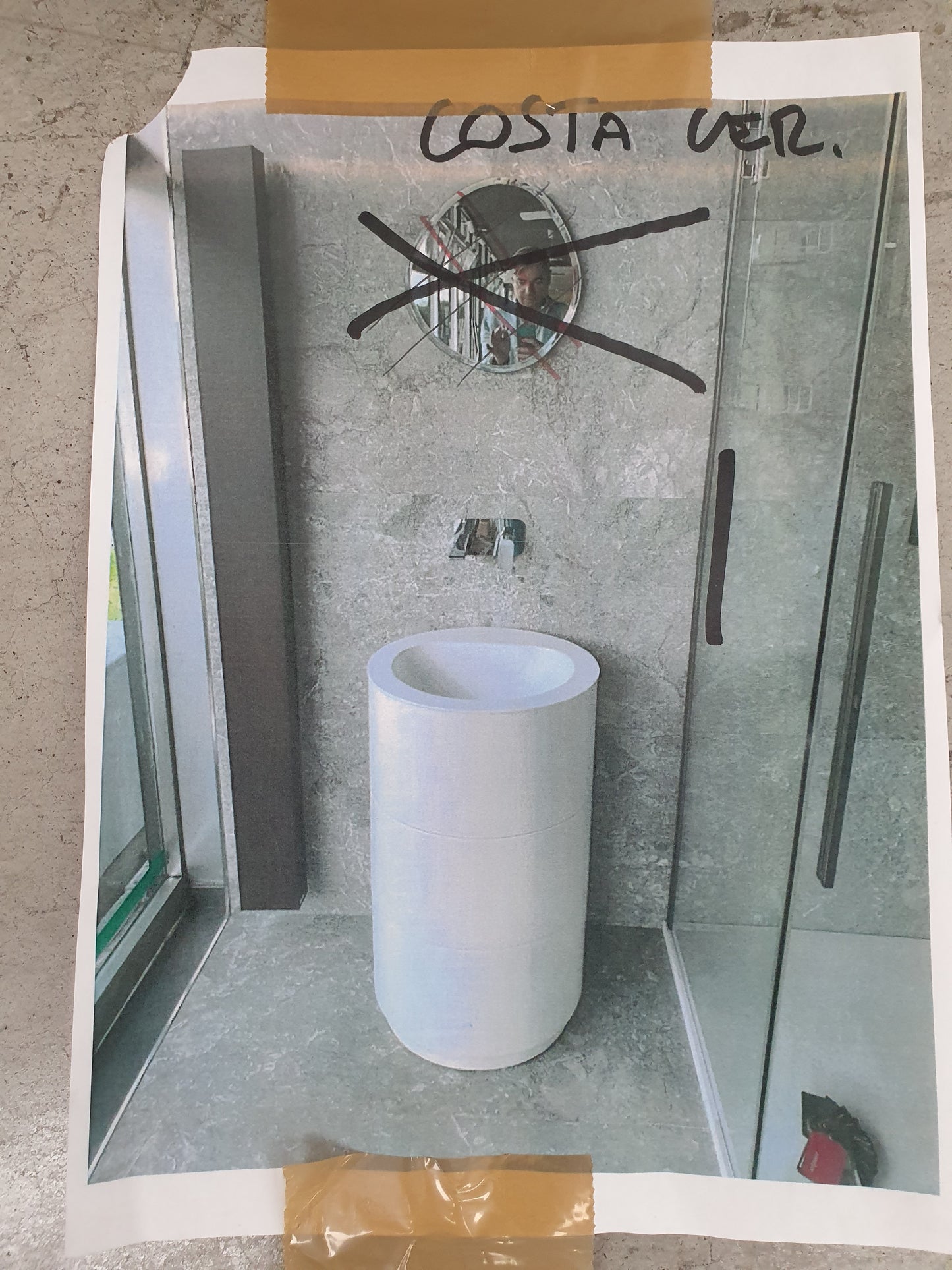 Mobile a colonna con lavabo