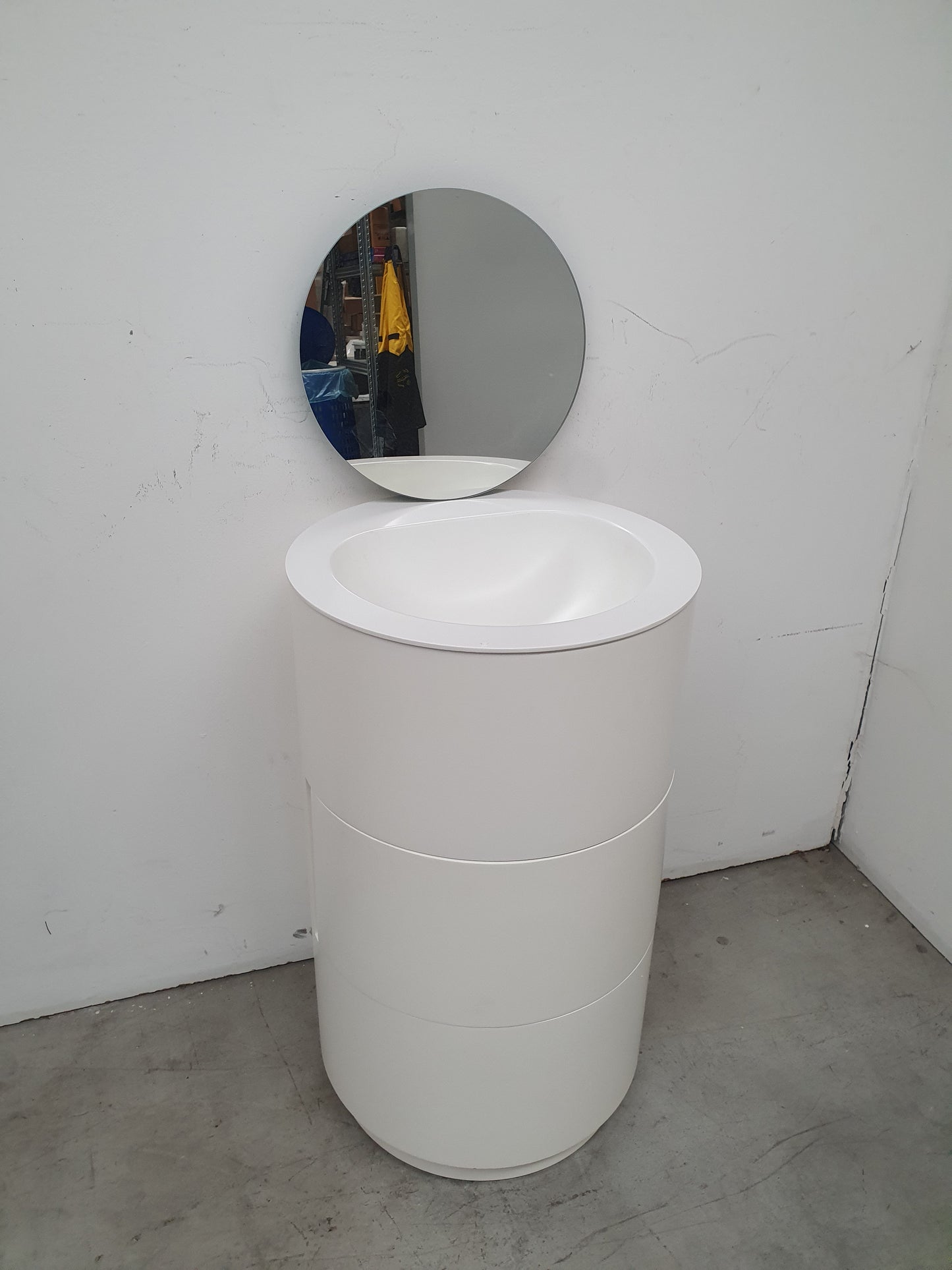 Mobile a colonna con lavabo