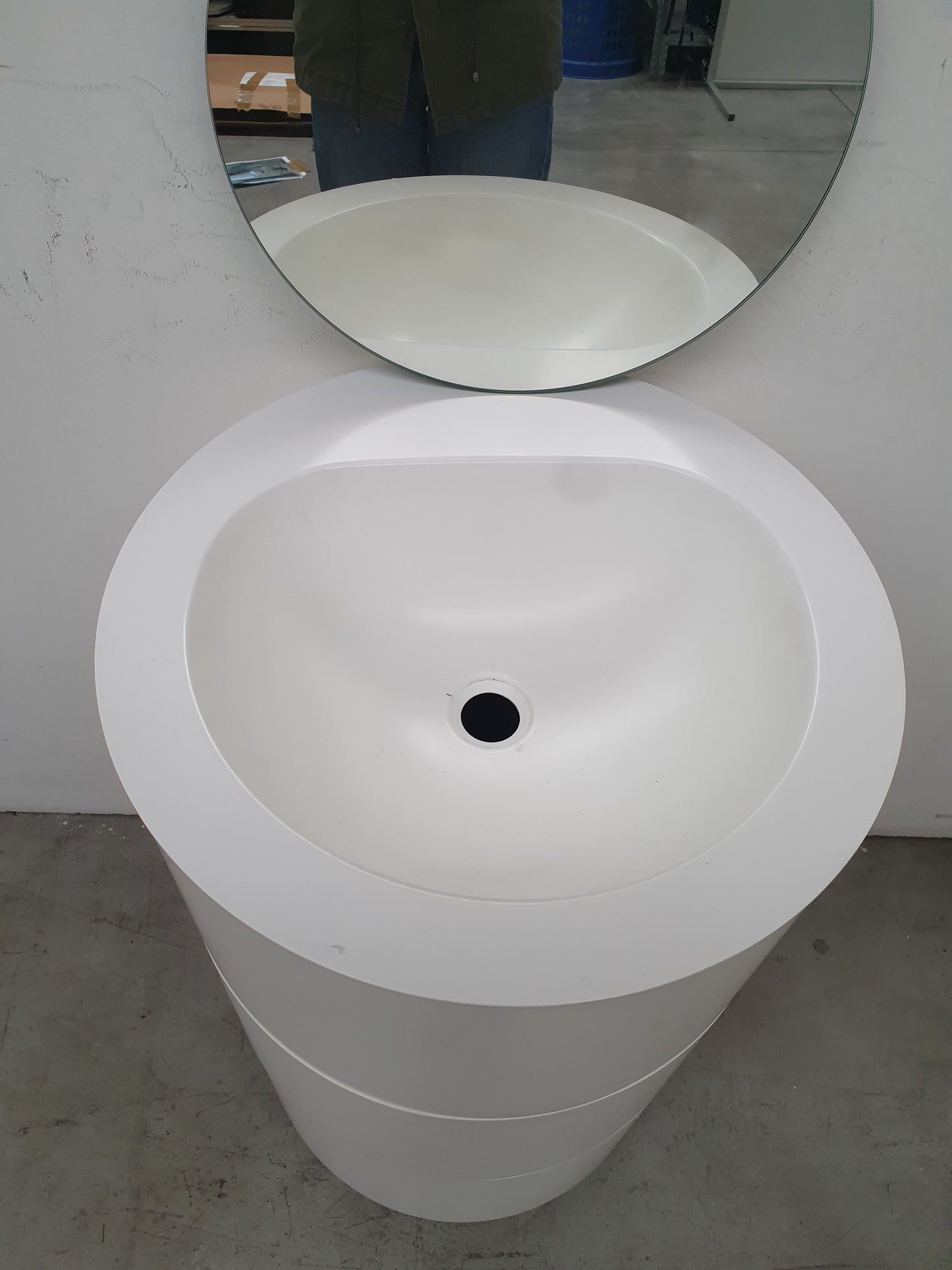 Mobile a colonna con lavabo