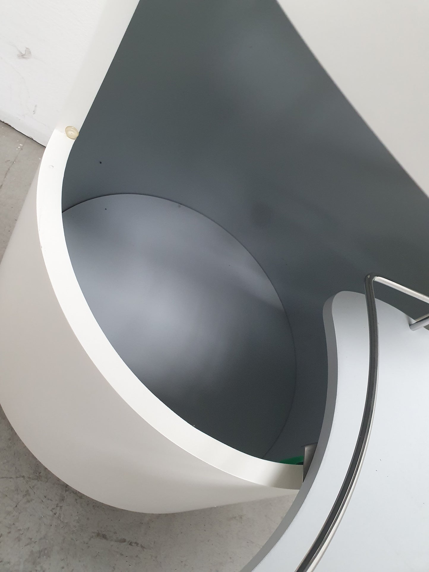 Mobile a colonna con lavabo
