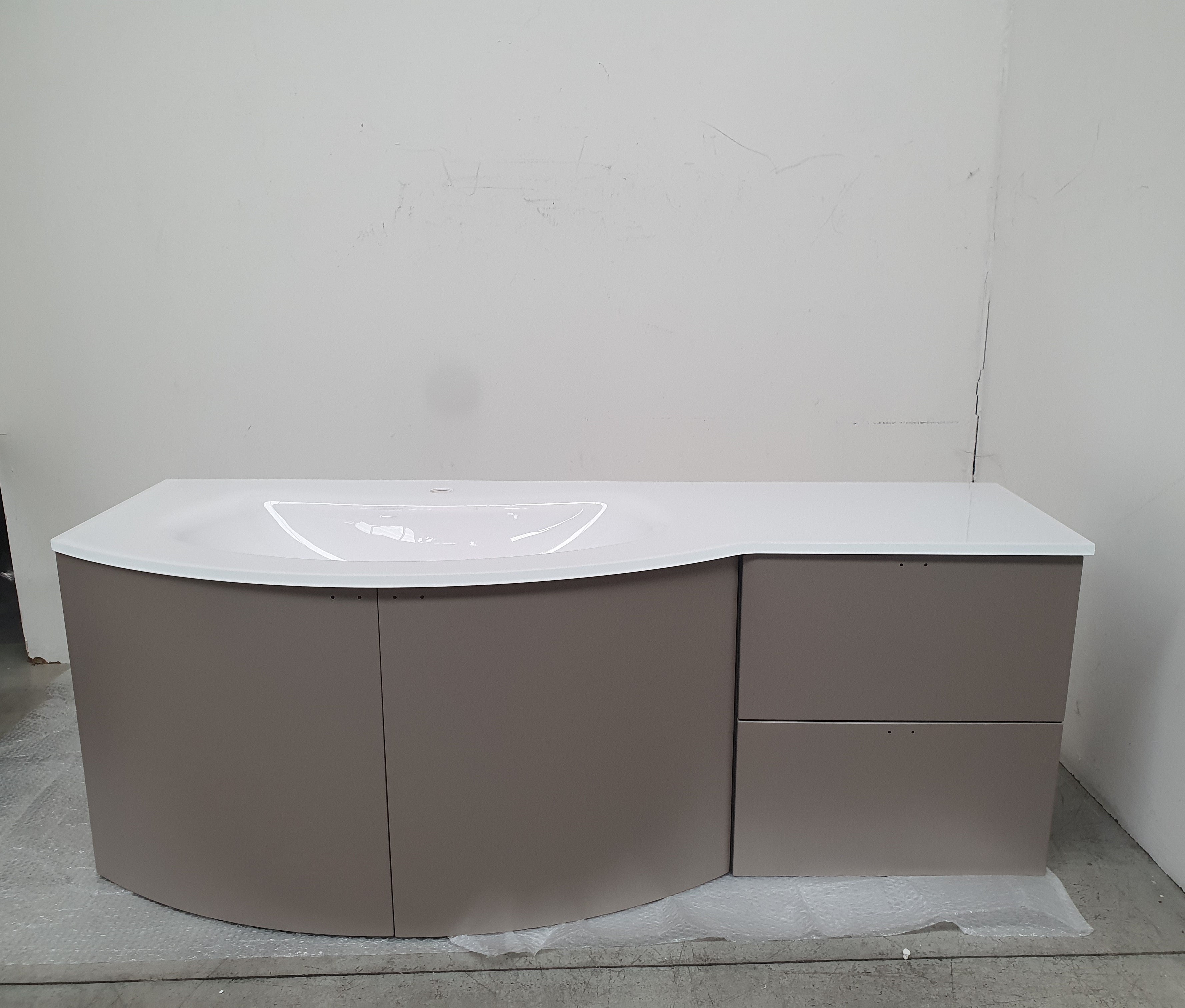 Bagno grigio corda semicurvo