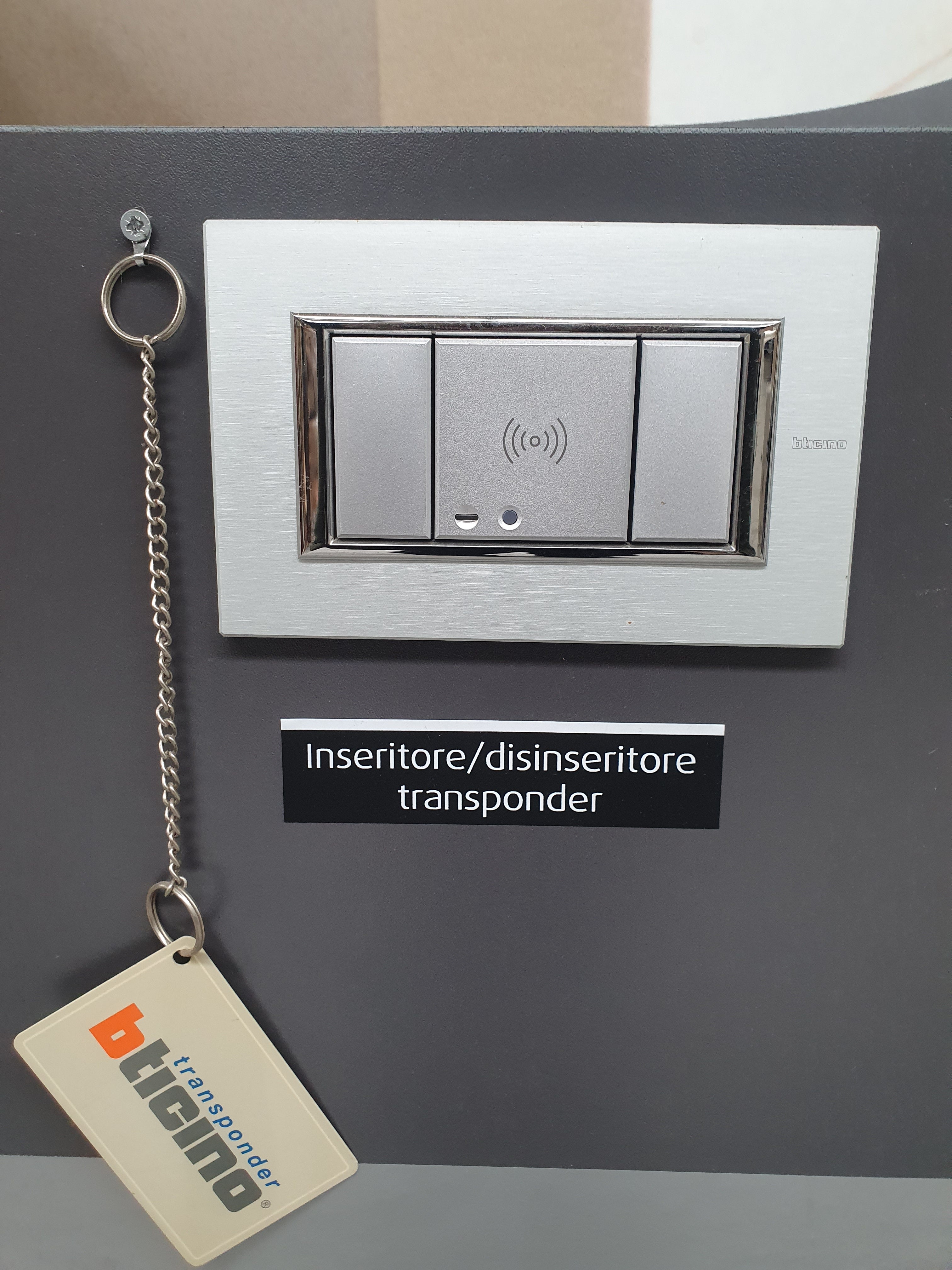 BTicino Myhome Axolute inseritore disinseritore transponder