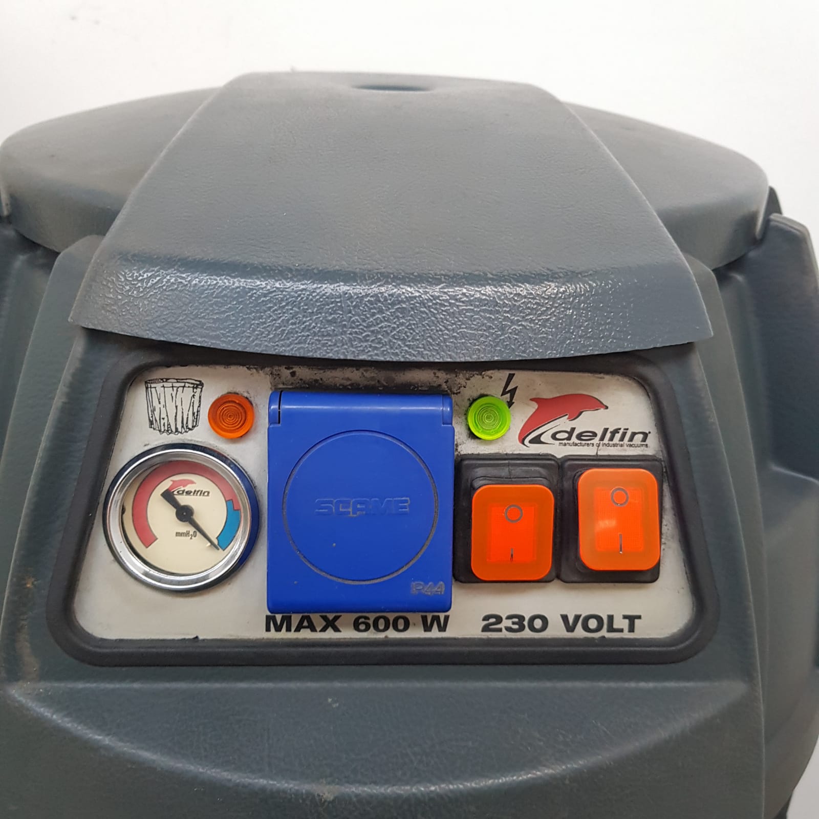 Aspirapolvere aspiraliquidi Delfin 352