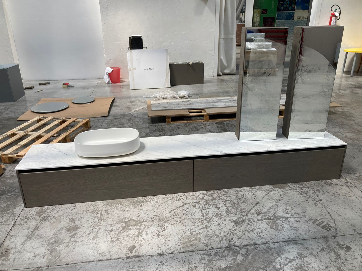 Mobile da bagno moderno sospeso a muro