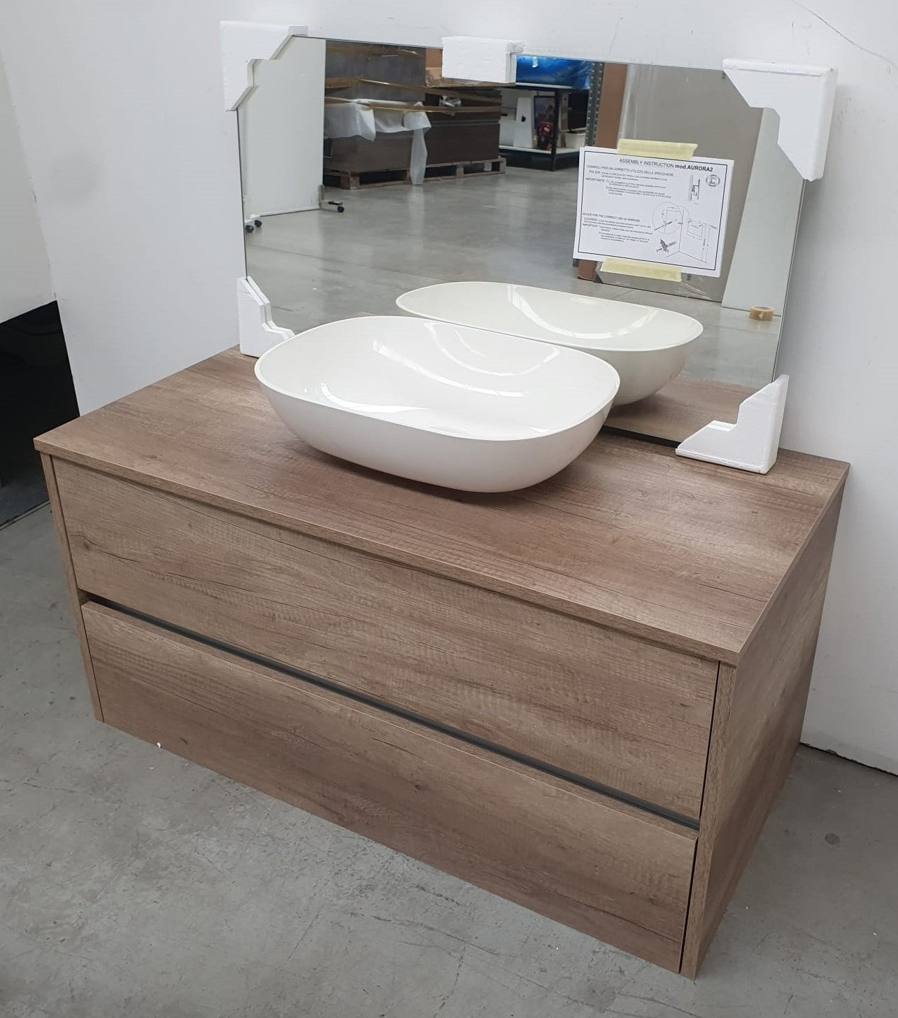 Mobile da bagno con lavabo in appoggio L 105 cm
