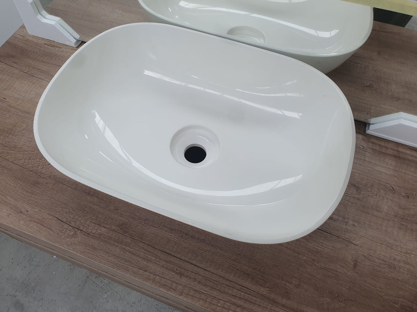Mobile da bagno con lavabo in appoggio L 105 cm