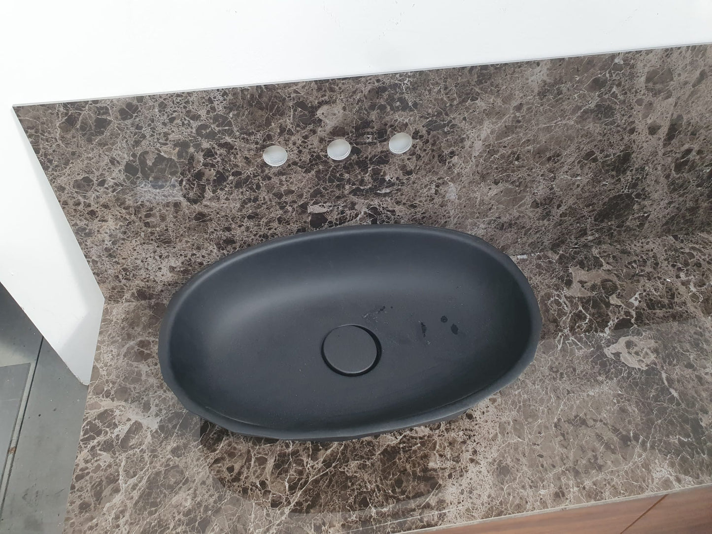 Elegante mobile da bagno con top e schienale in gres L 170 cm