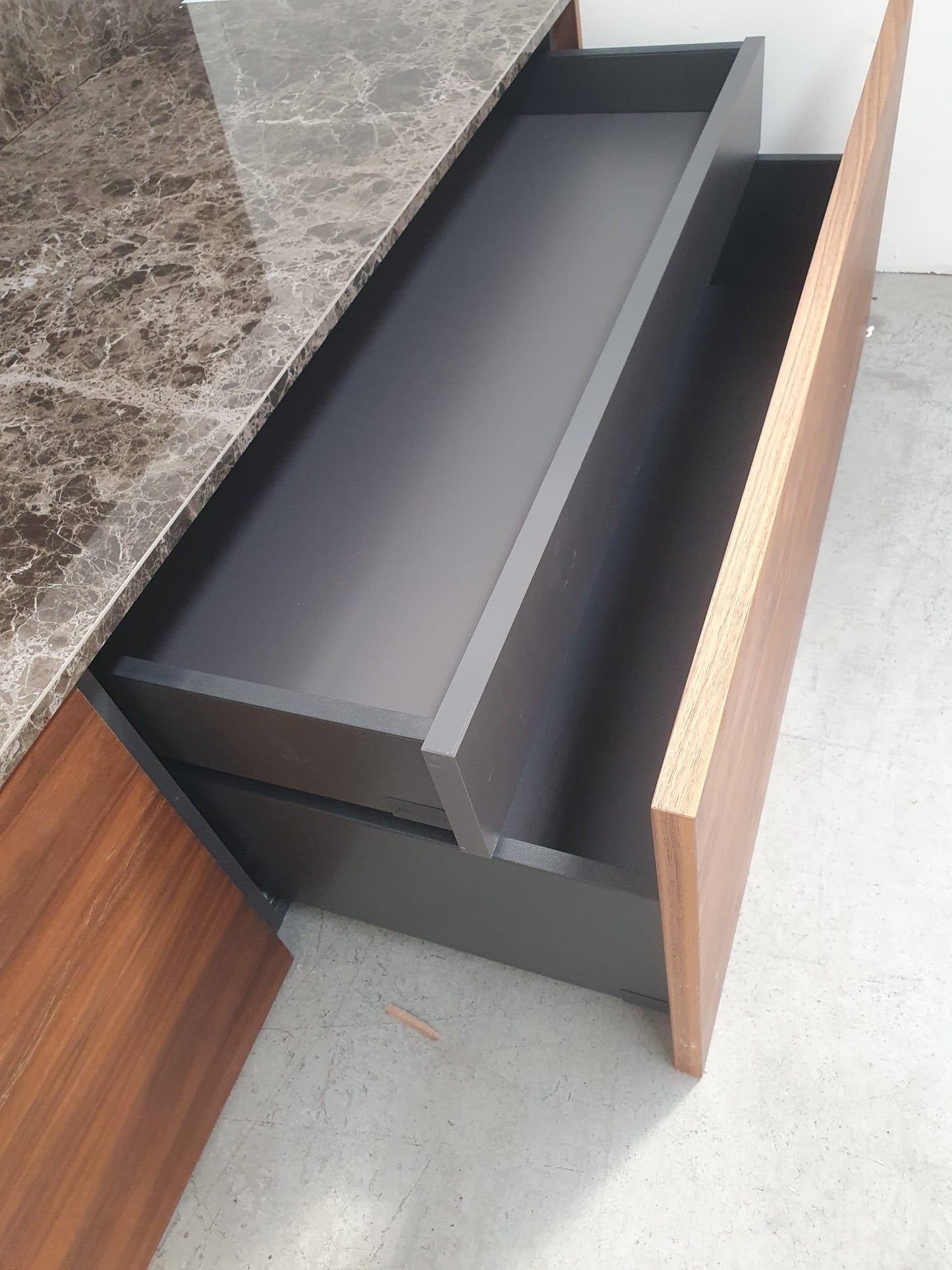 Elegante mobile da bagno con top e schienale in gres L 170 cm