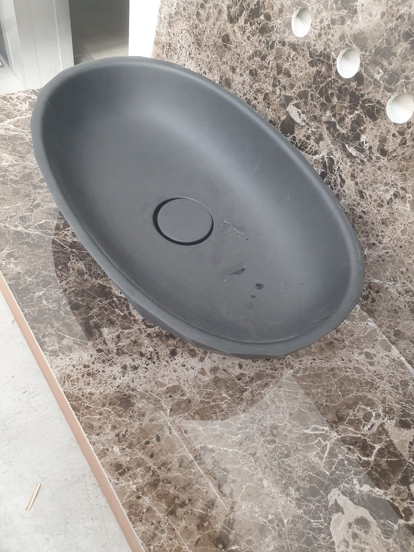 Elegante mobile da bagno con top e schienale in gres L 170 cm