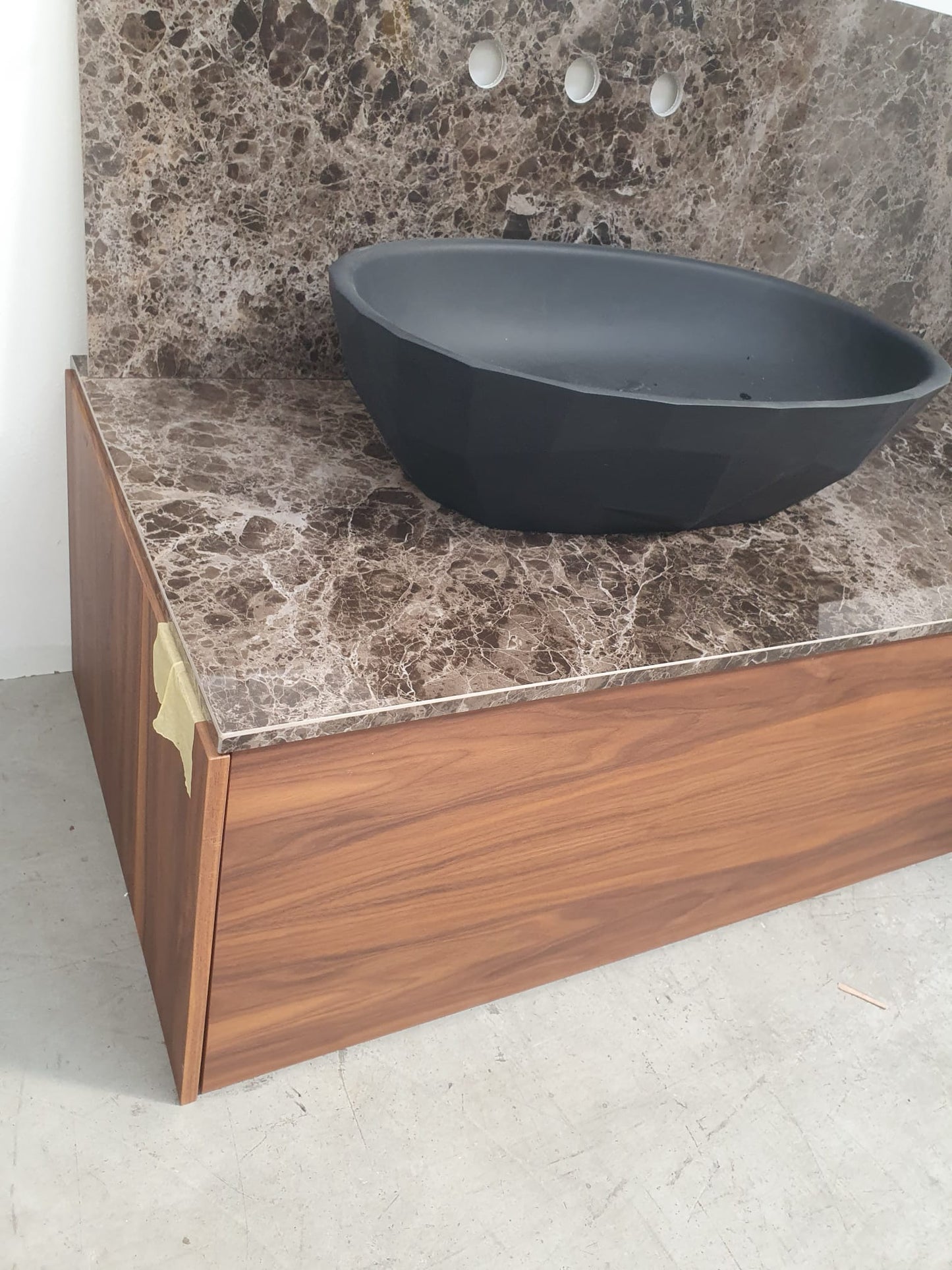 Elegante mobile da bagno con top e schienale in gres L 170 cm