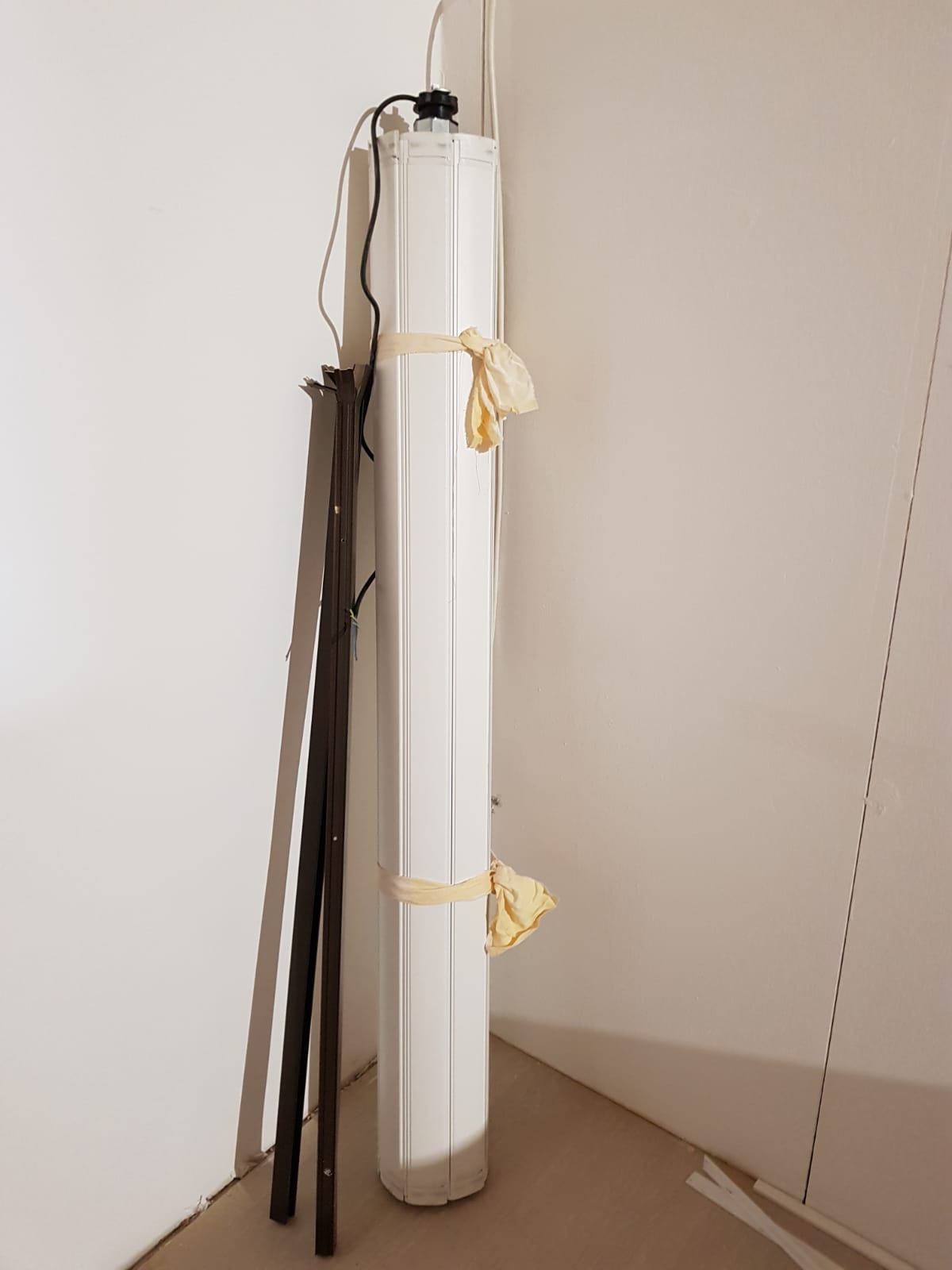 Finestra due ante con cassone tapparelle PVC NOCE NAZIONALE