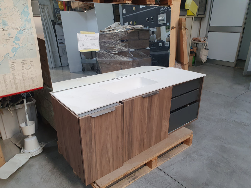 Mobile lavanderia sospeso ROTTO