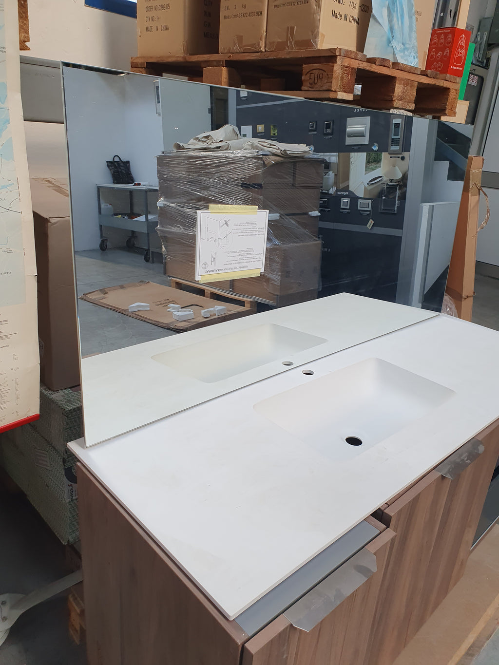 Mobile lavanderia sospeso ROTTO