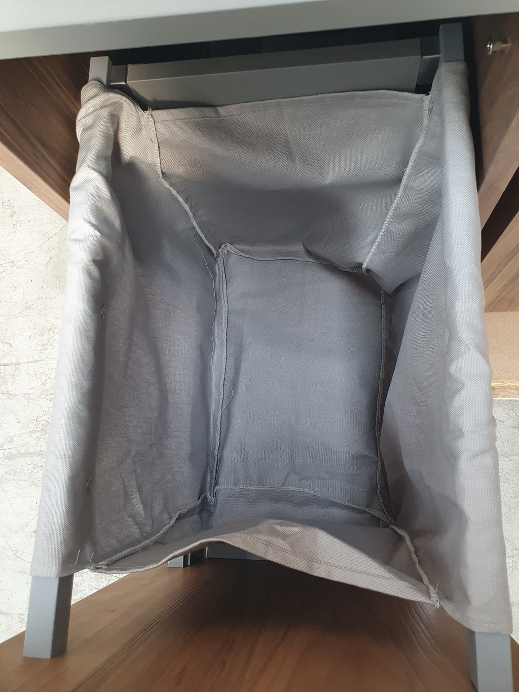 Mobile lavanderia sospeso ROTTO