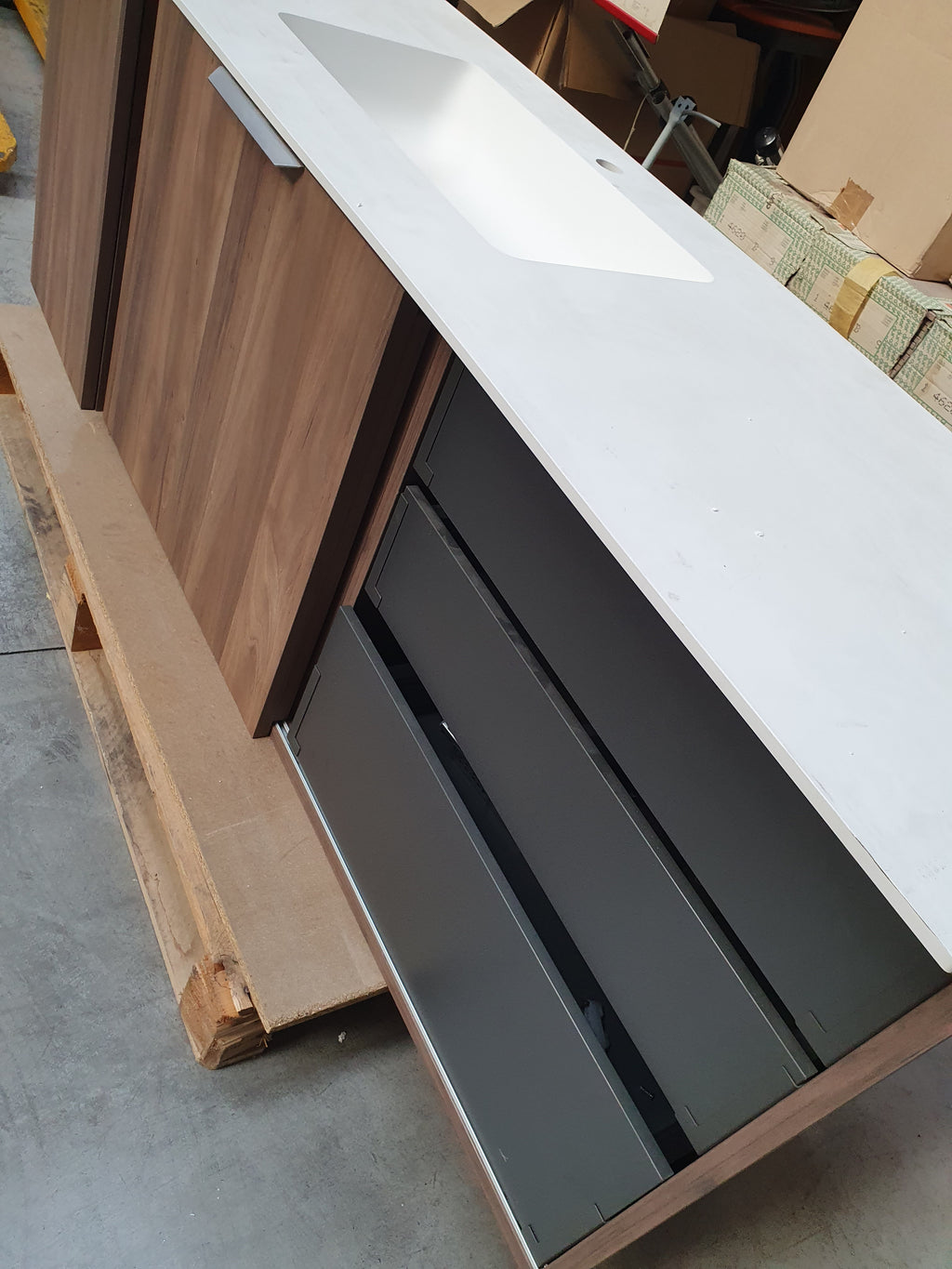 Mobile lavanderia sospeso ROTTO