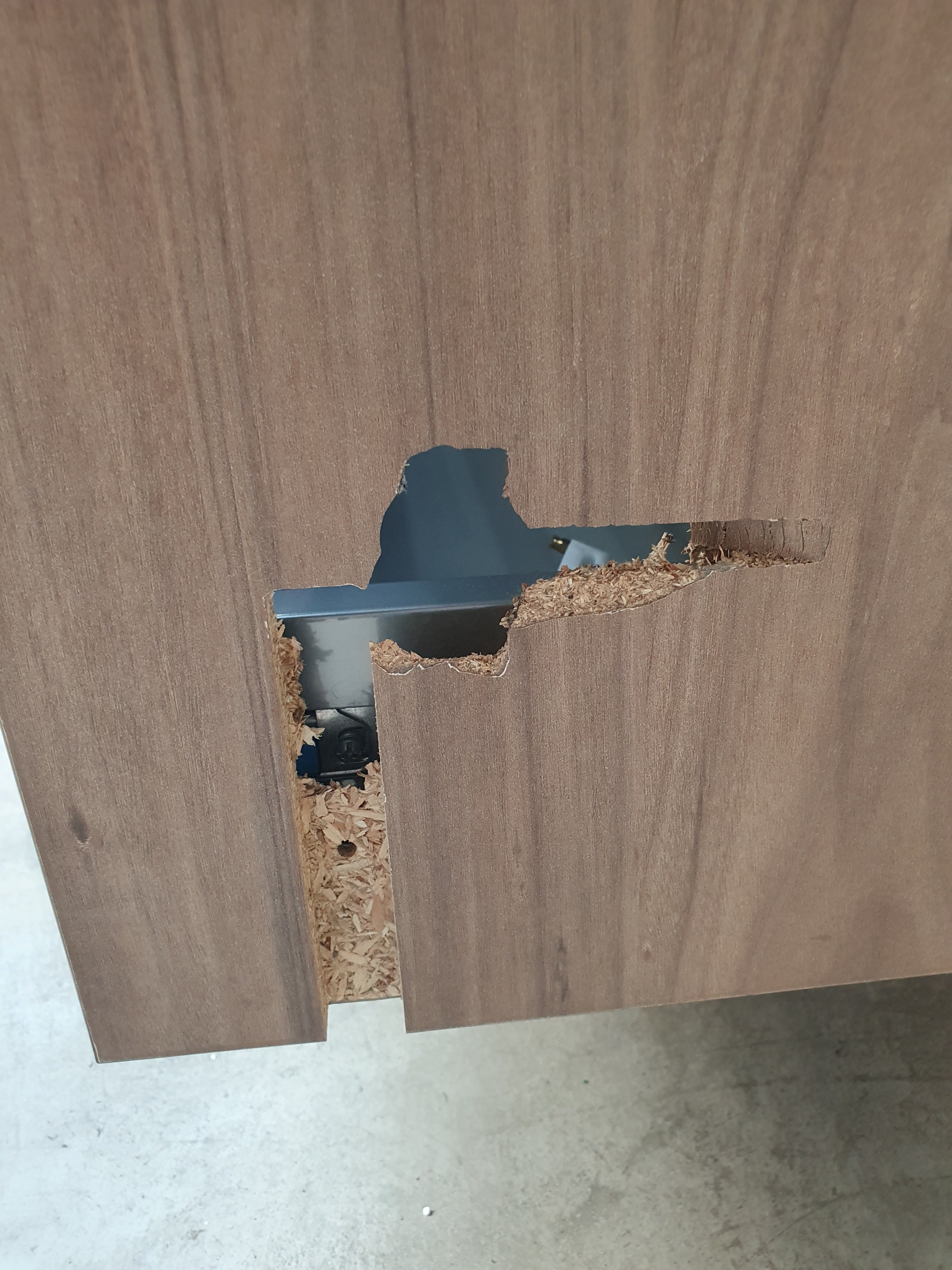 Mobile lavanderia sospeso ROTTO