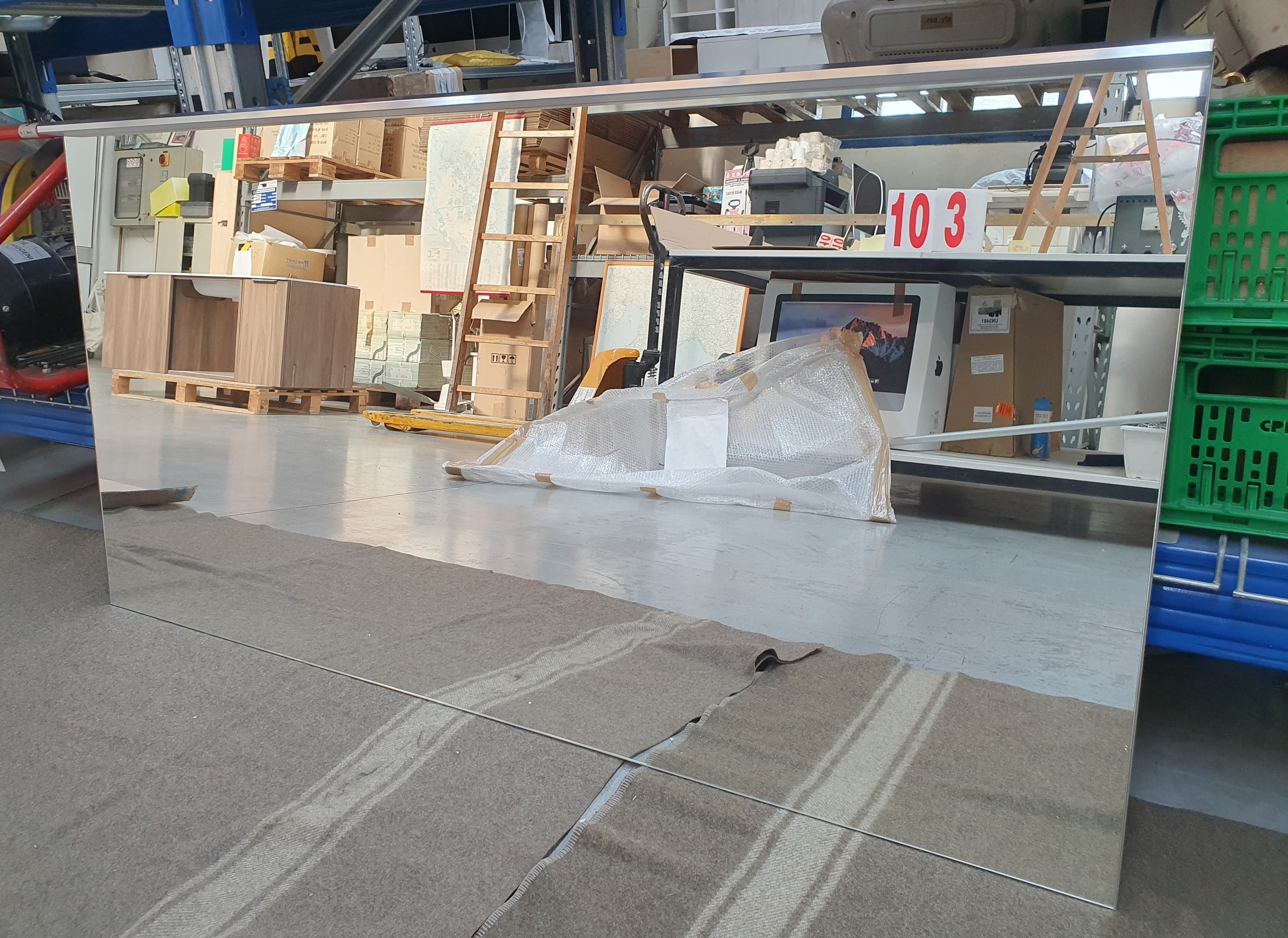 Specchio bagno moderno con illuminazione rif. 103