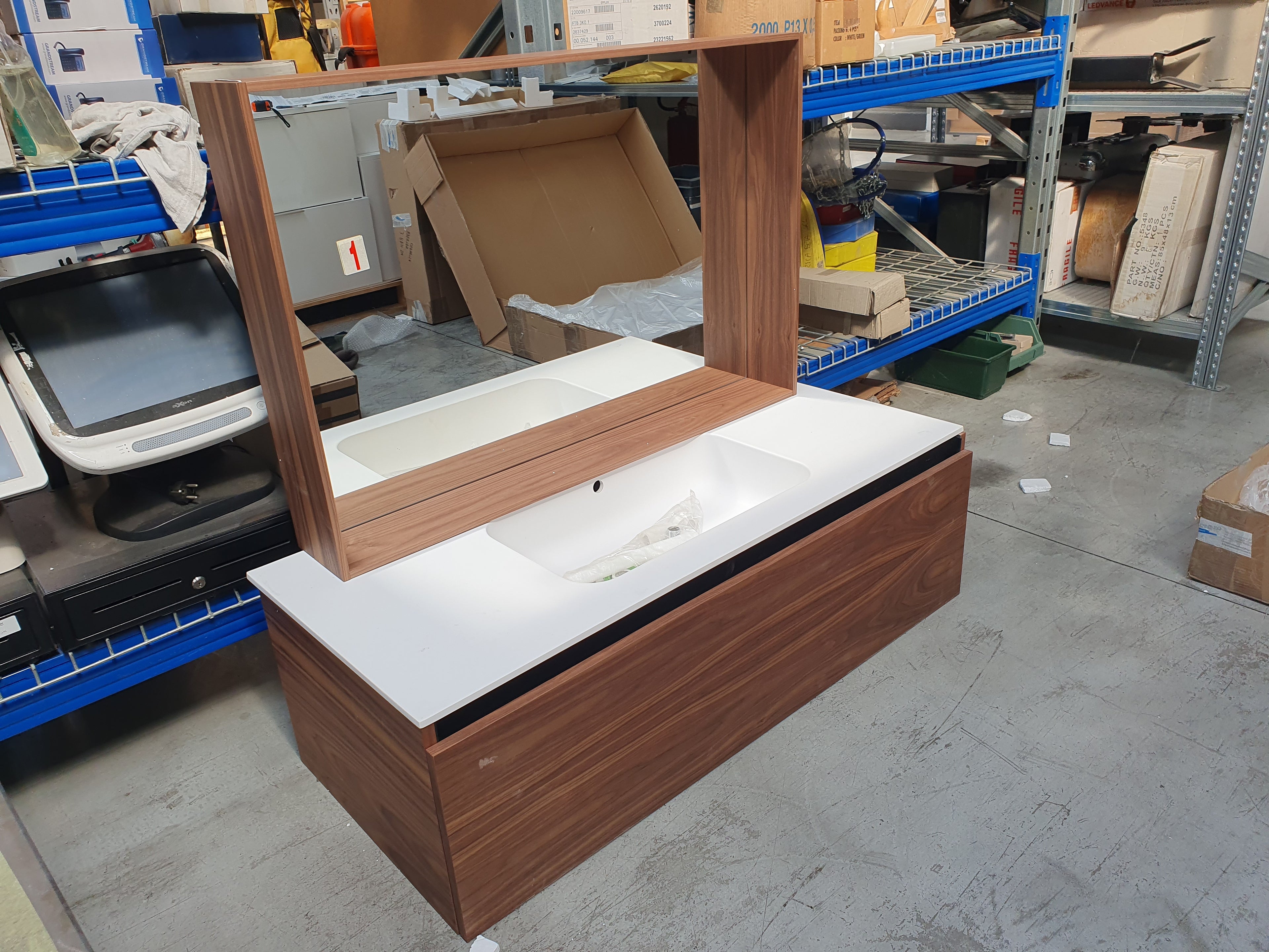 Mobile bagno rovere **piccola sbeccatura