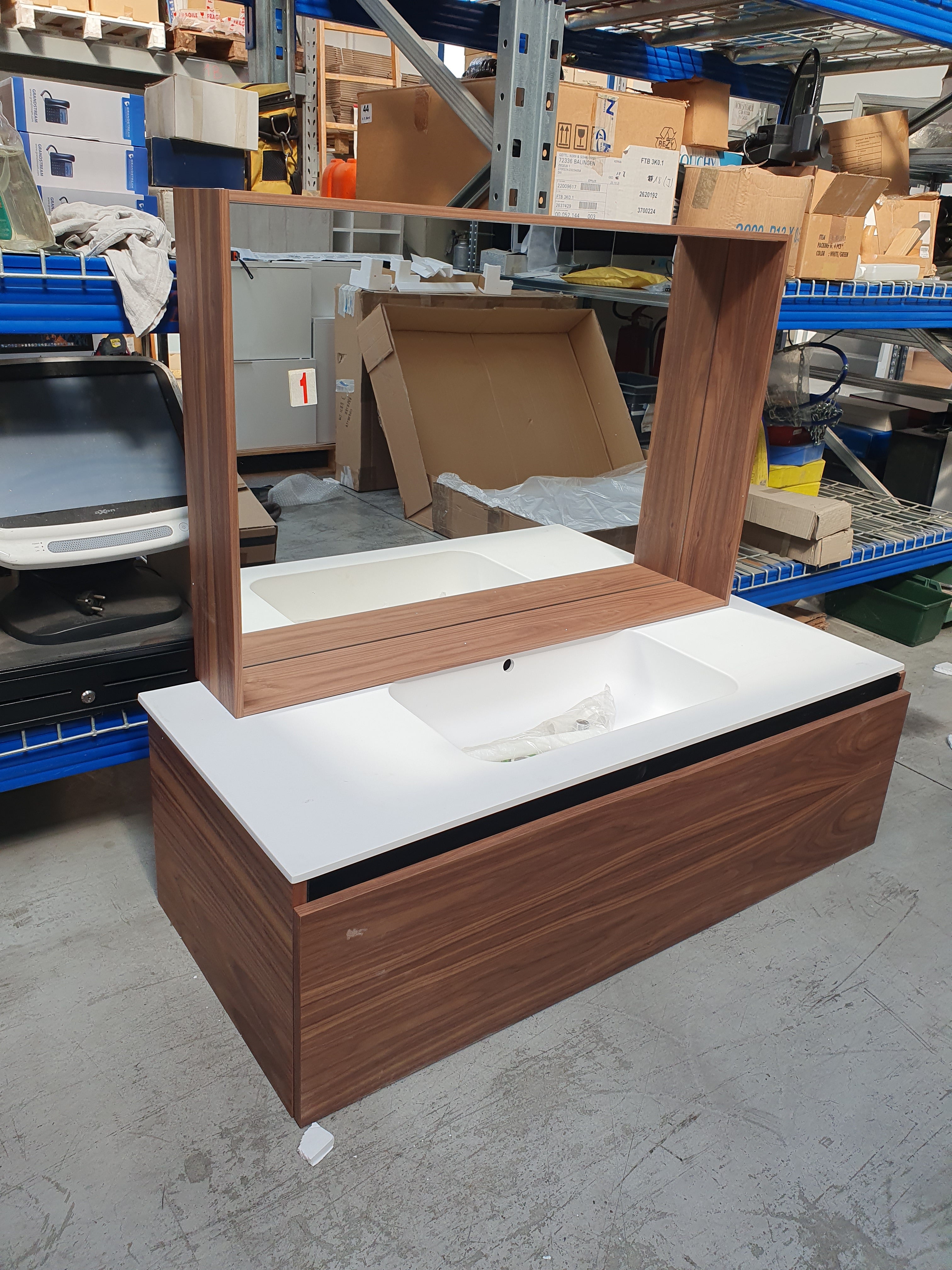 Mobile bagno rovere **piccola sbeccatura