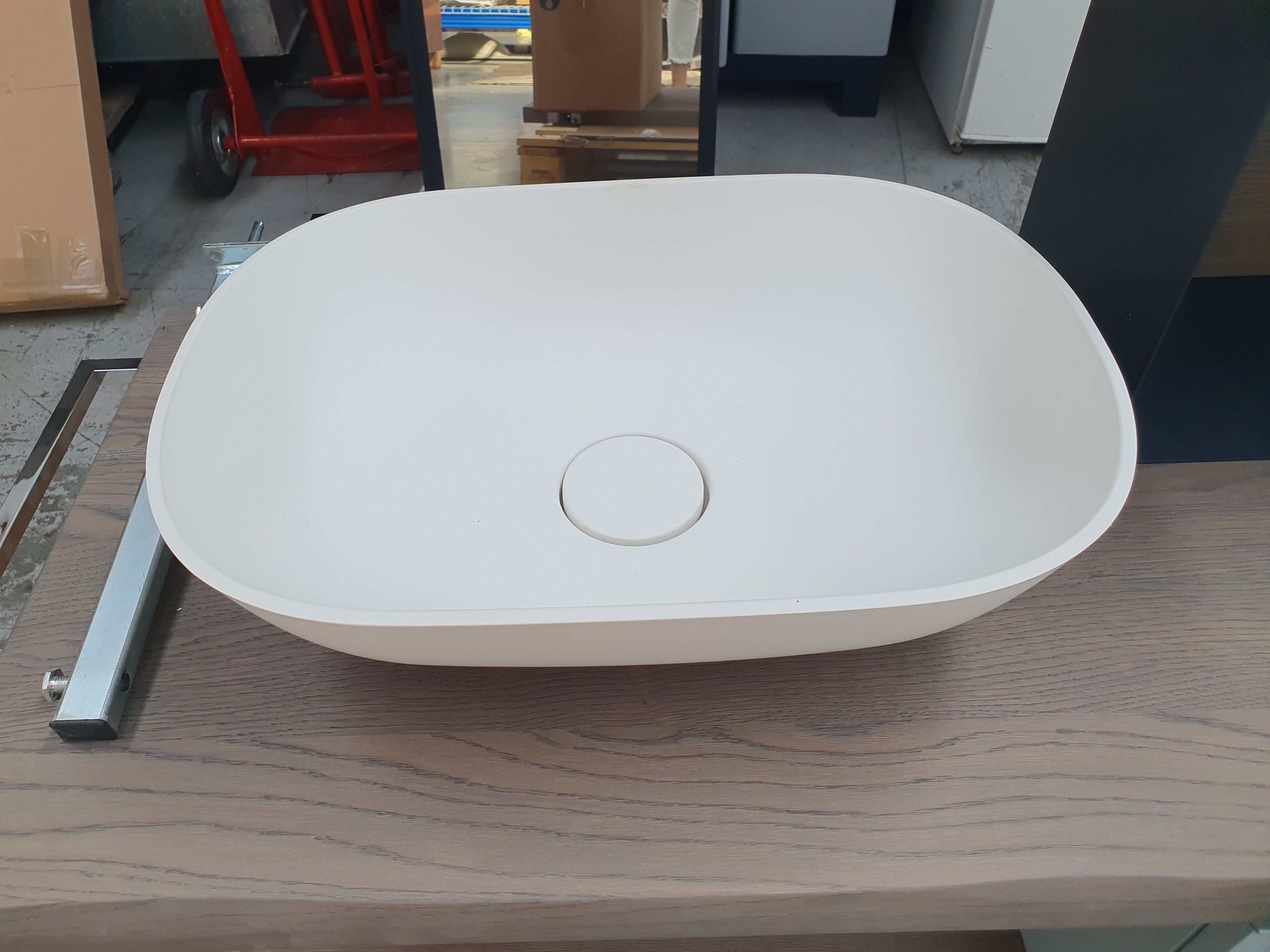 Mobile da bagno sospeso con vano a giorno