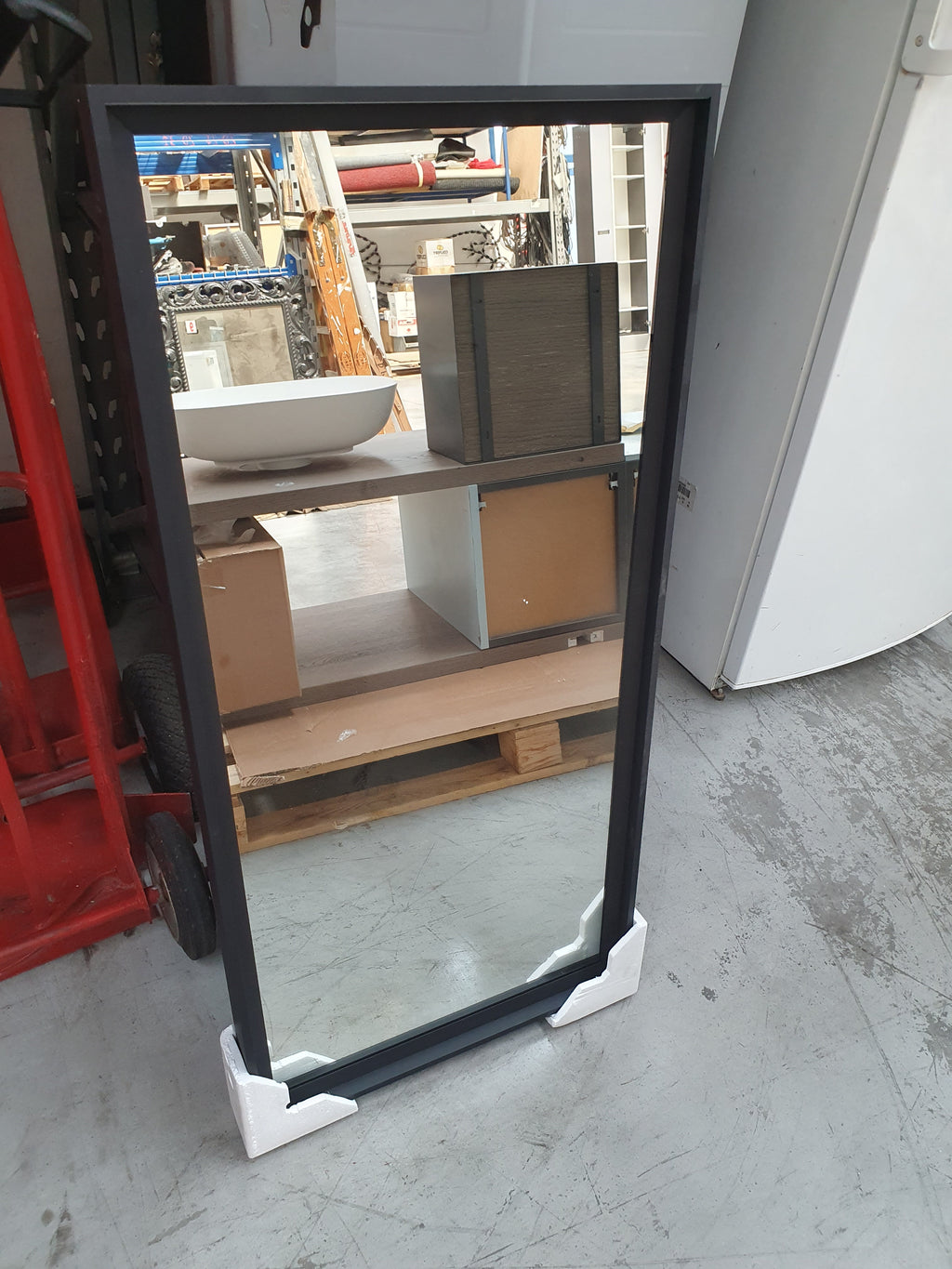 Mobile da bagno sospeso con vano a giorno