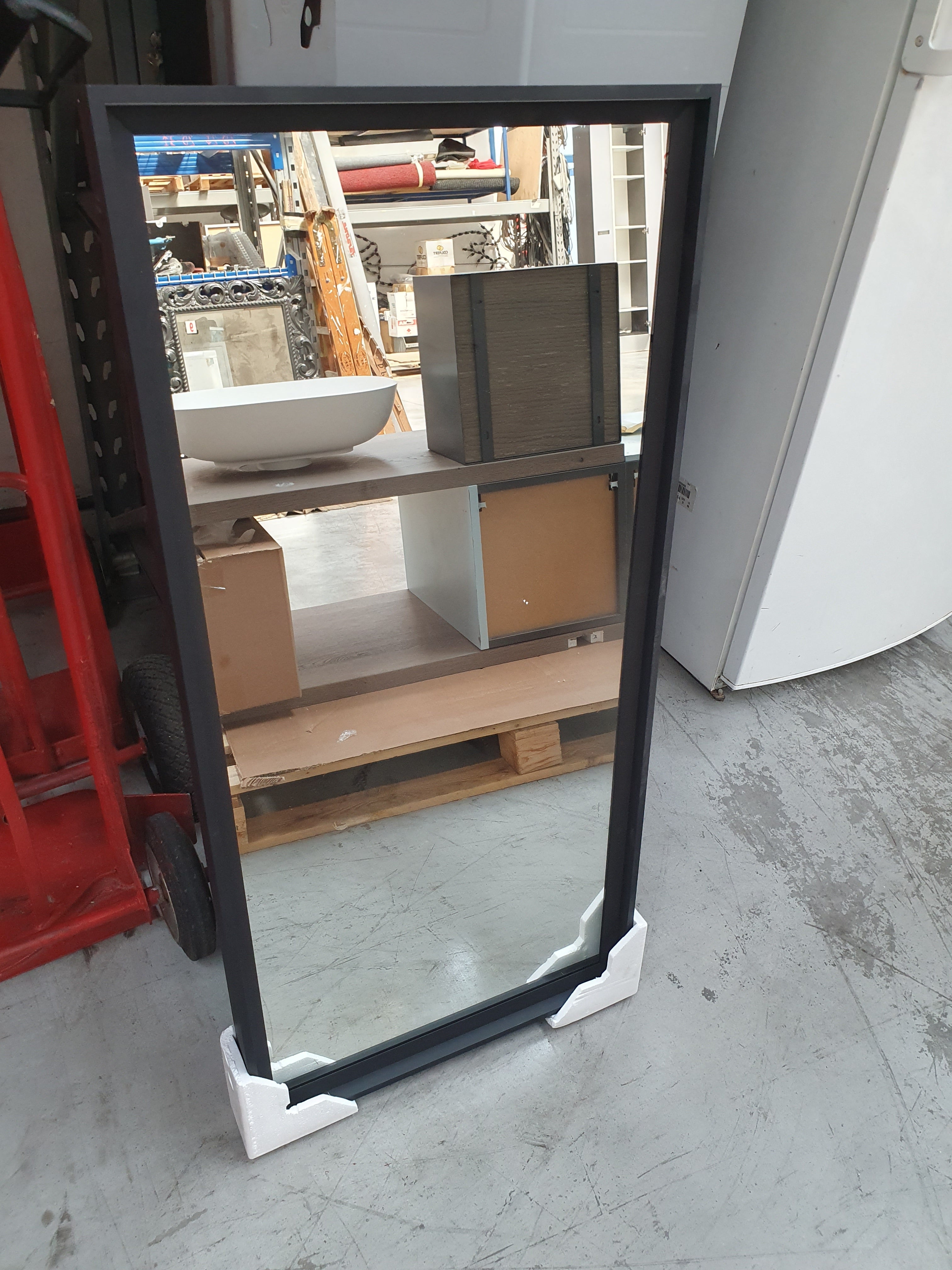 Mobile da bagno sospeso con vano a giorno