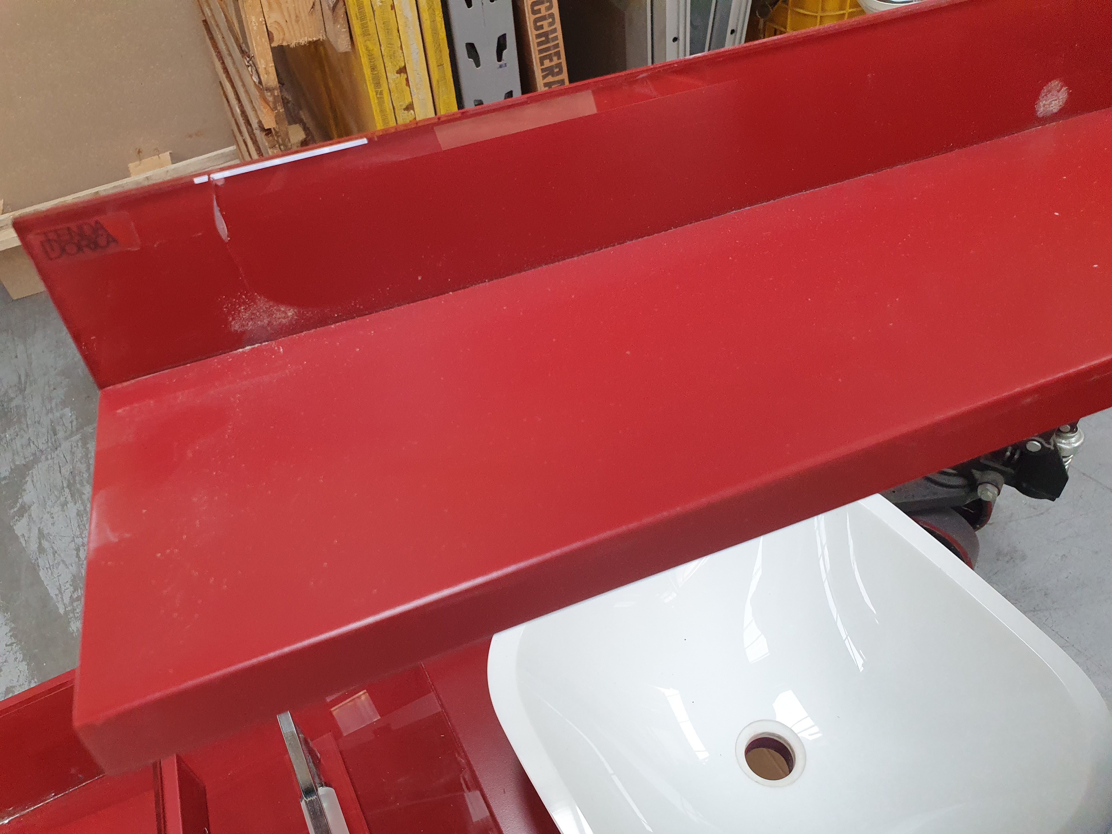 Mobile da bagno sospeso rosso
