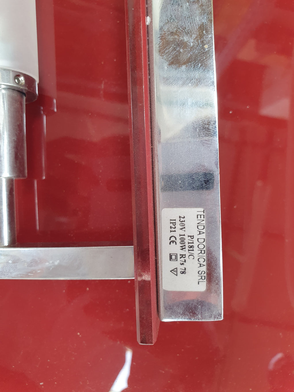 Mobile da bagno sospeso rosso