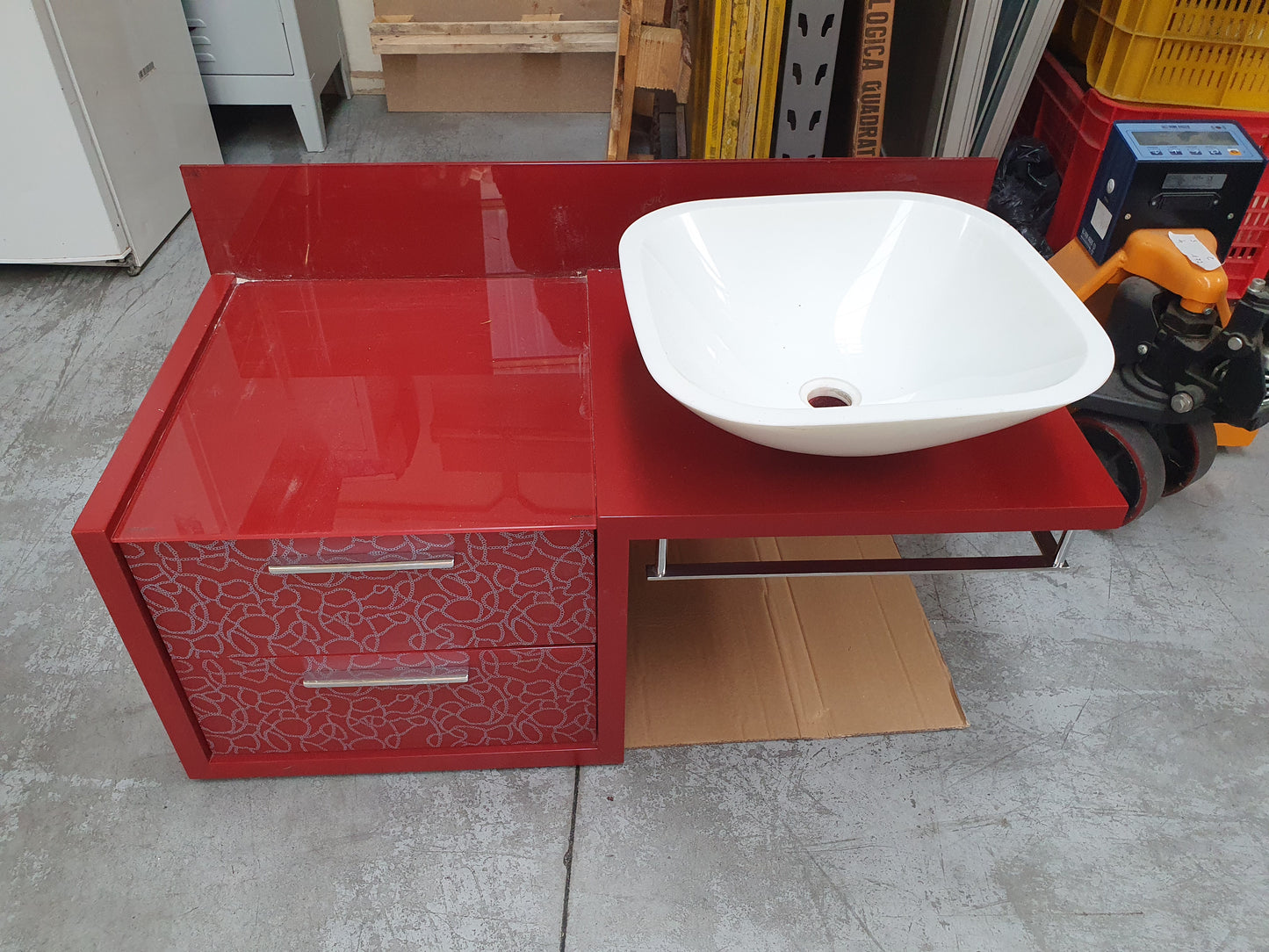 Mobile da bagno sospeso rosso