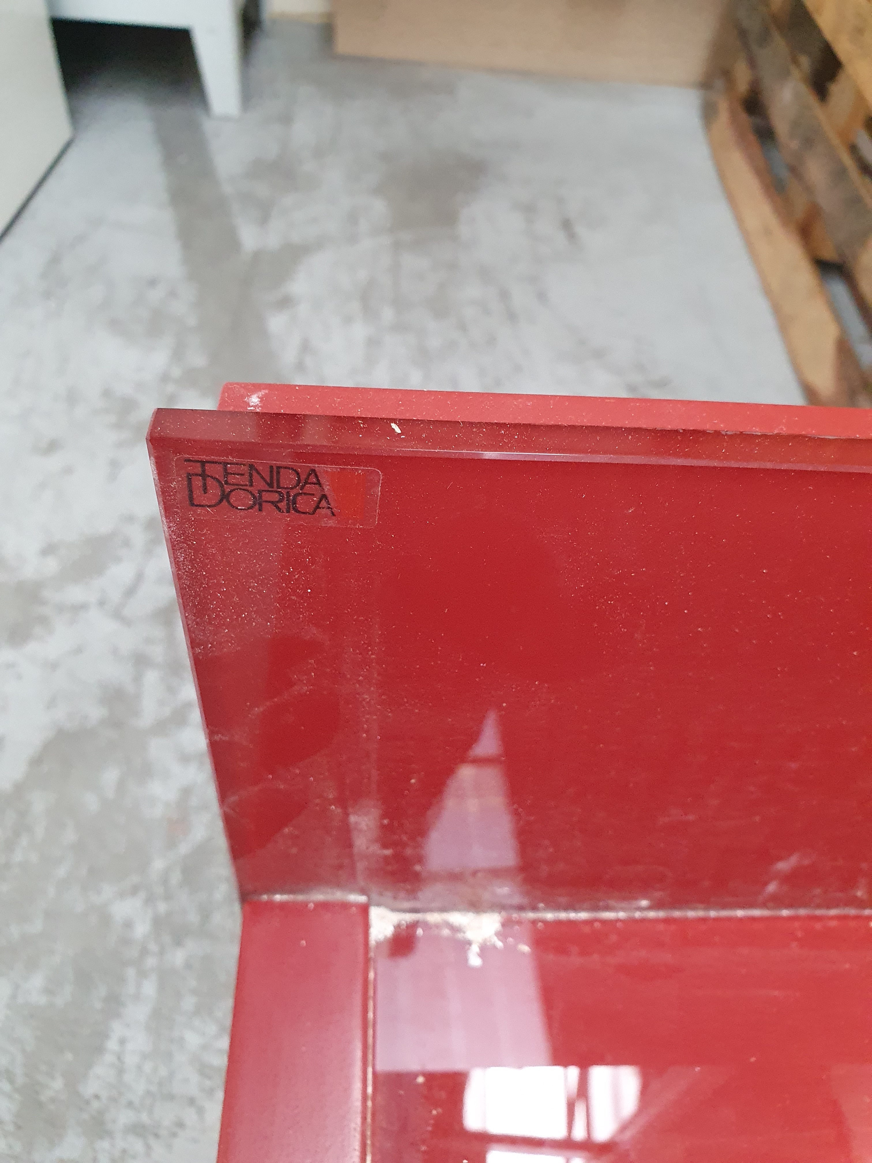 Mobile da bagno sospeso rosso