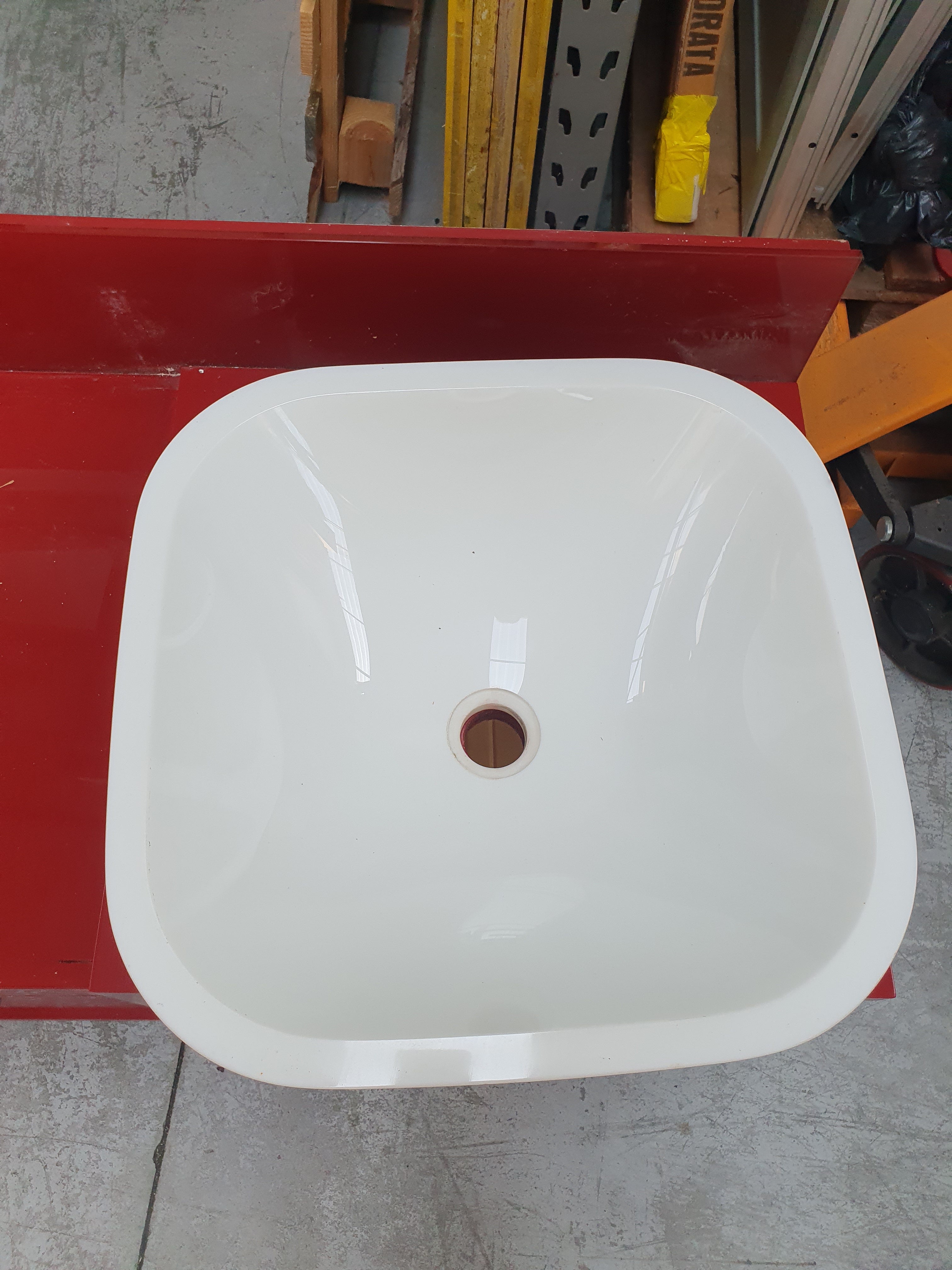 Mobile da bagno sospeso rosso