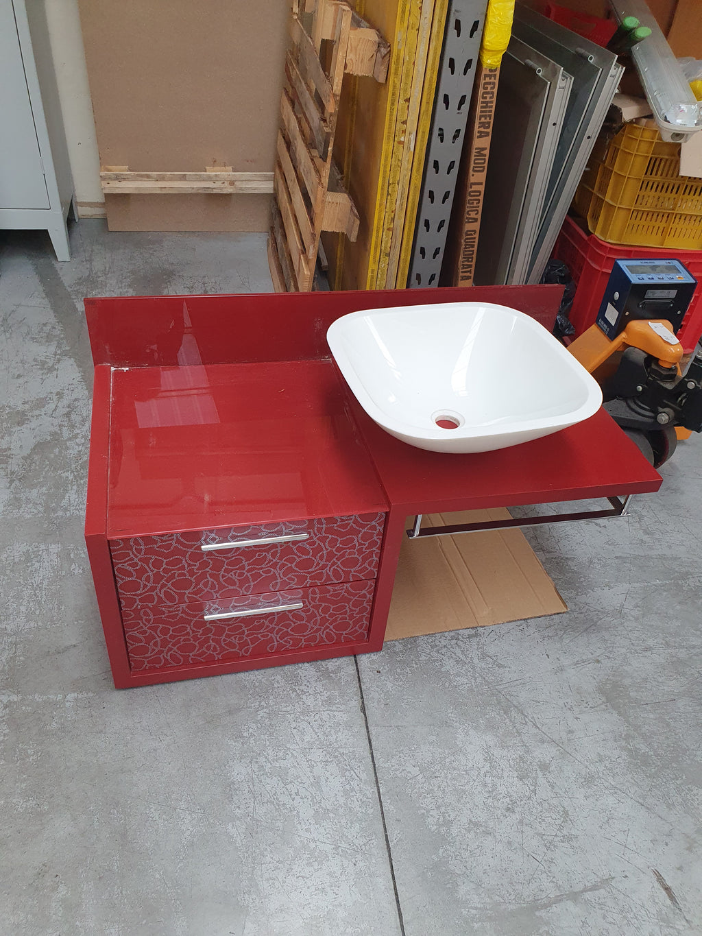Mobile da bagno sospeso rosso
