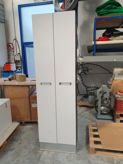 Armadio profondità ridotta due ante bianco con ripiani