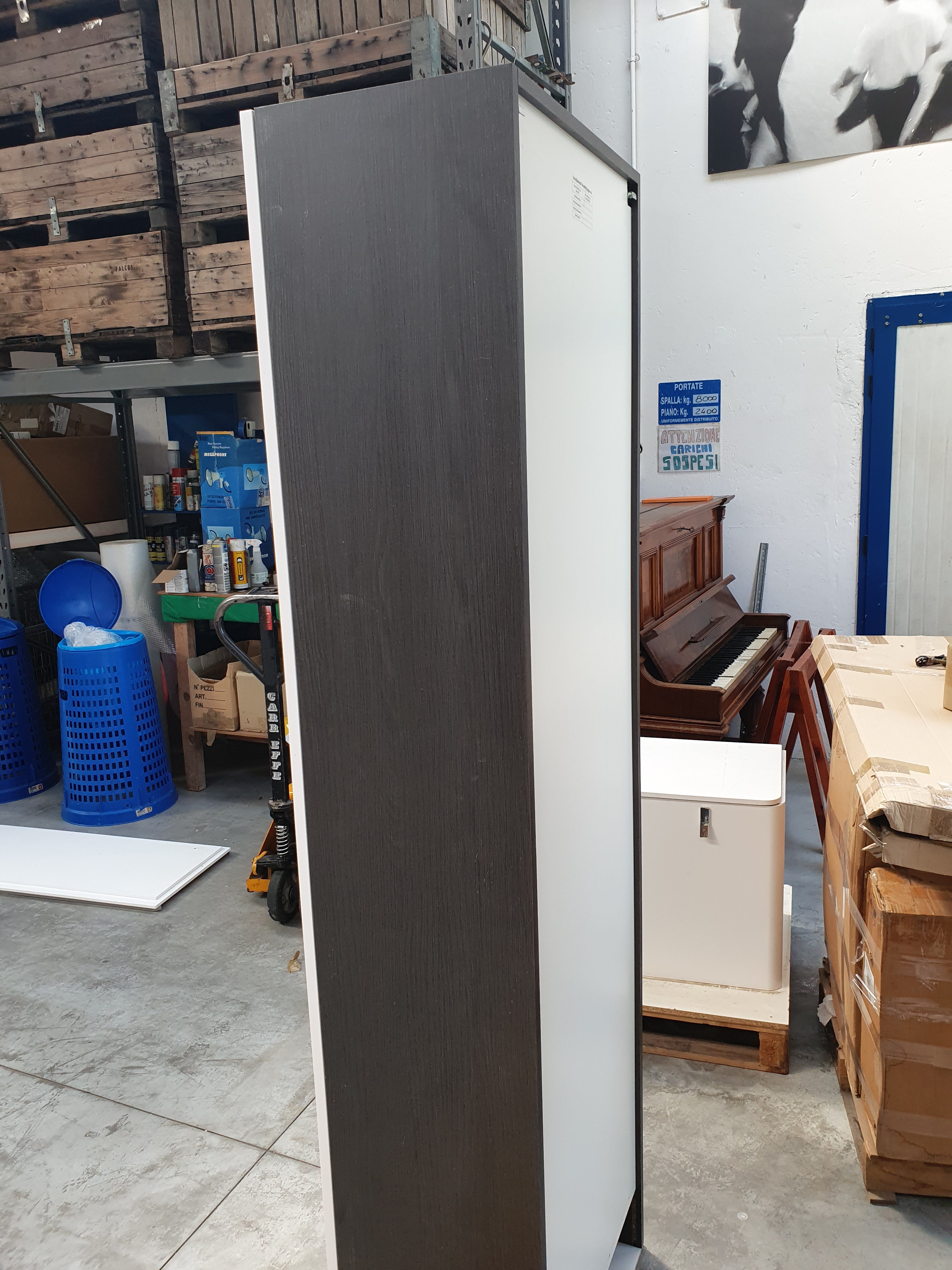 Armadio profondità ridotta due ante bianco con ripiani