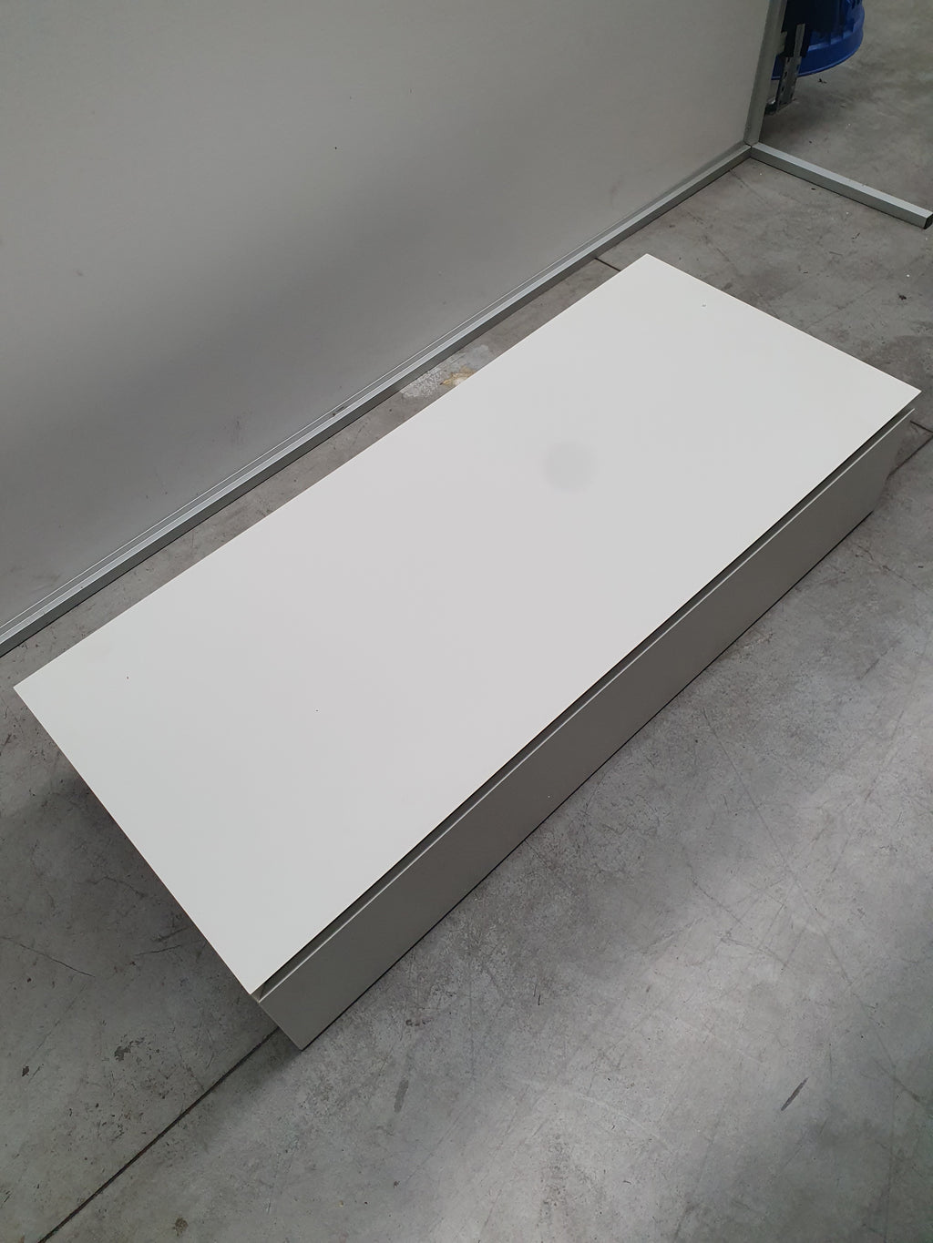 Base cassettone sospesa a muro