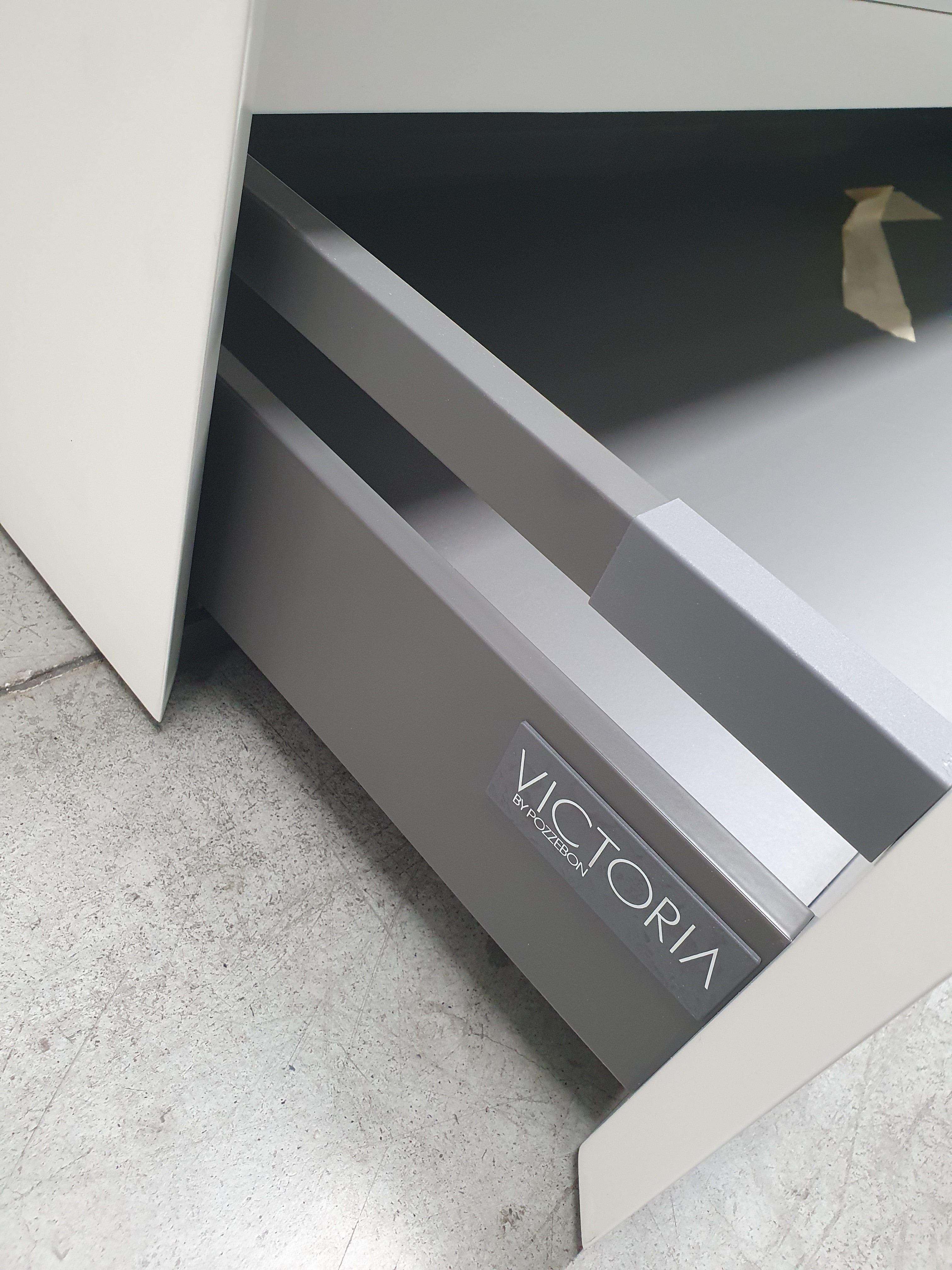 Base cassettone sospesa a muro