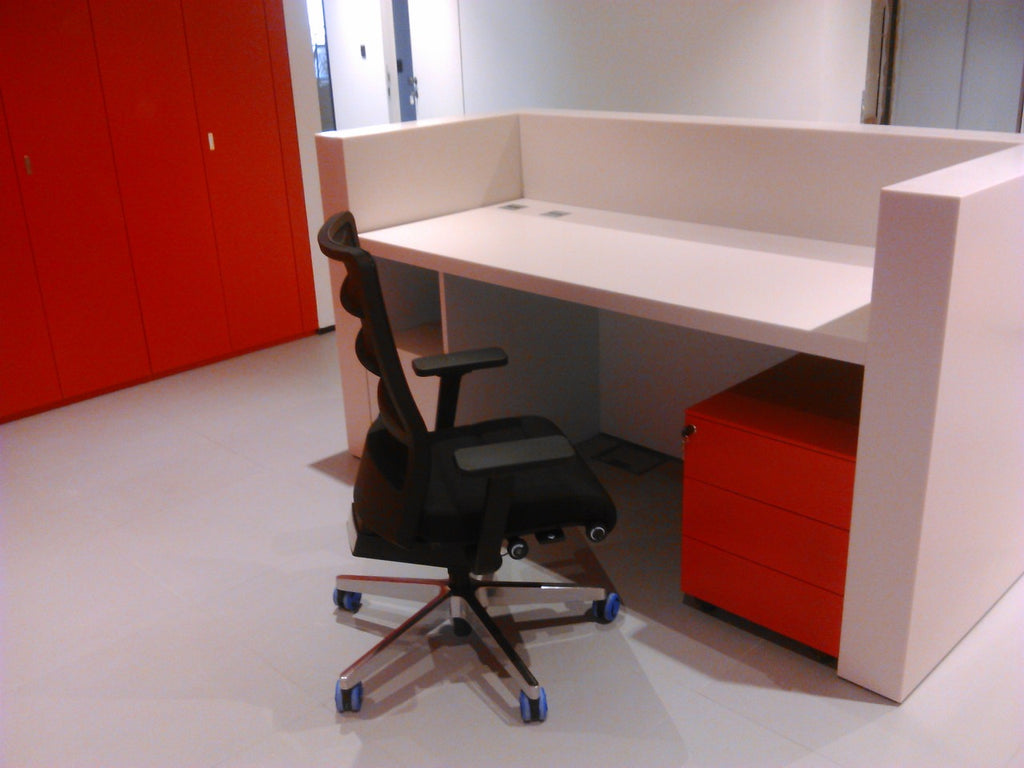 Bancone reception BIANCO in CORIAN