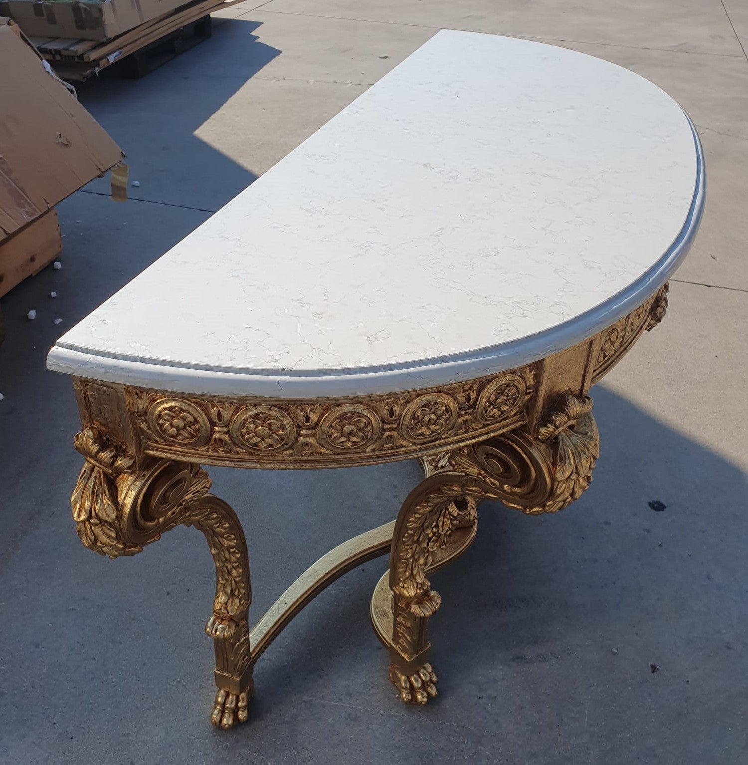 Consolle FOGLIA ORO Luigi XVI per salone piano in travertino