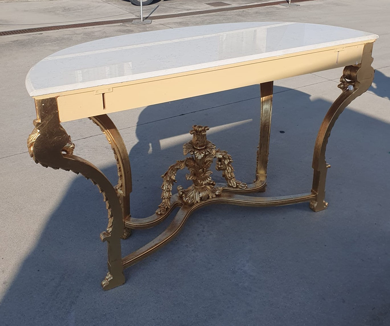 Consolle FOGLIA ORO Luigi XVI per salone piano in travertino