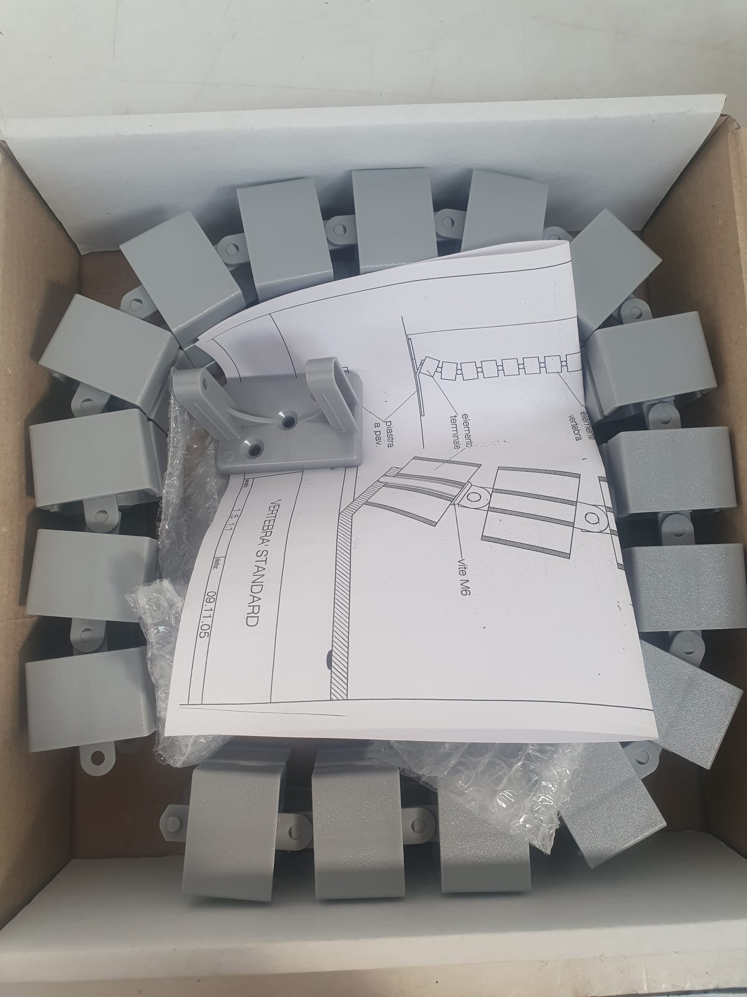 Citterio SPA Vertebra passacavi per scrivania ufficio