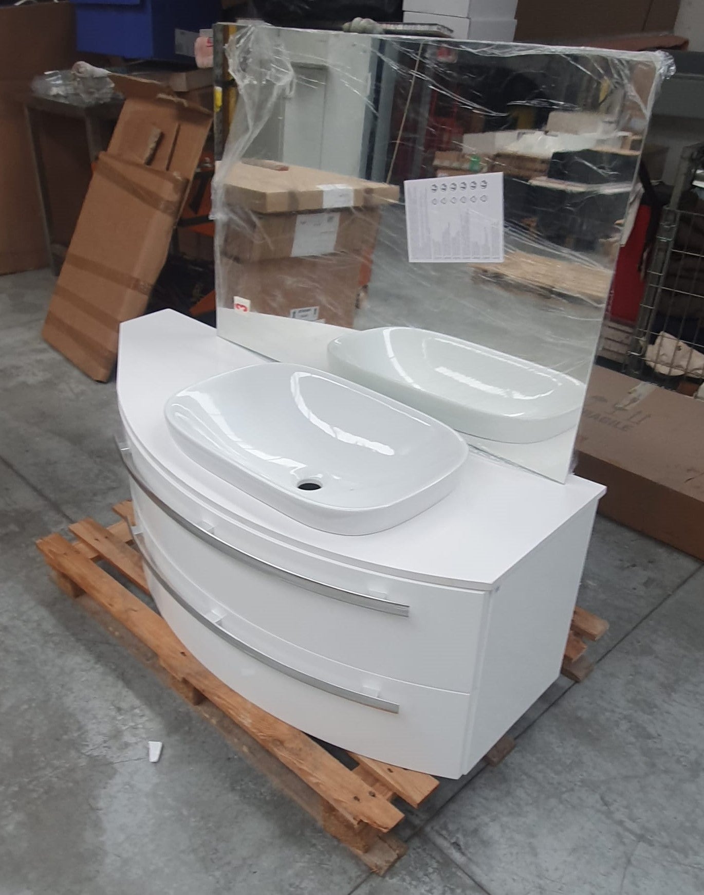 Mobile bagno sospeso bianco semicurvo