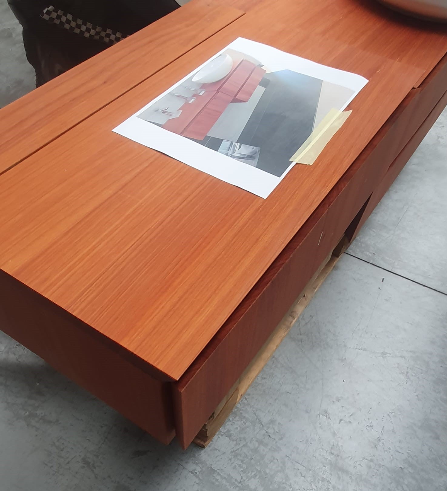 Mobile bagno sospeso ciliegio