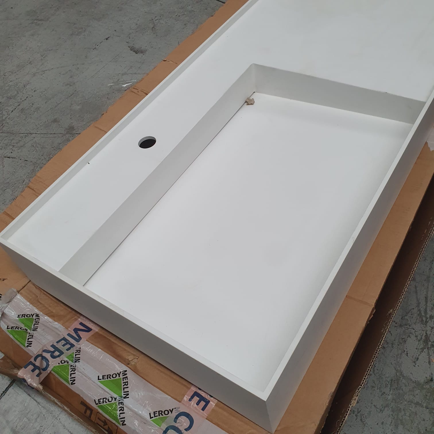 Piano moderno bianco lavabo bagno