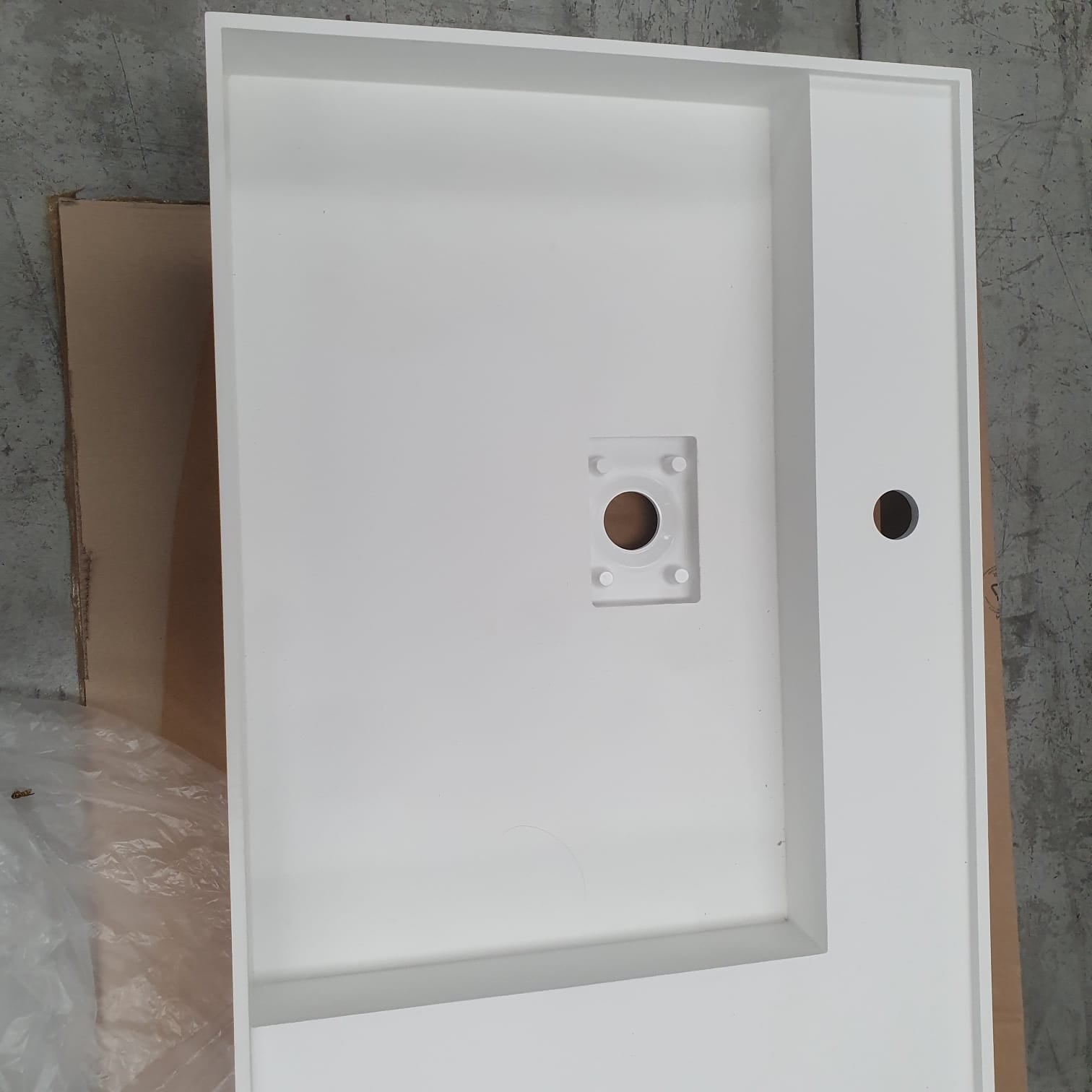 Piano moderno bianco lavabo bagno